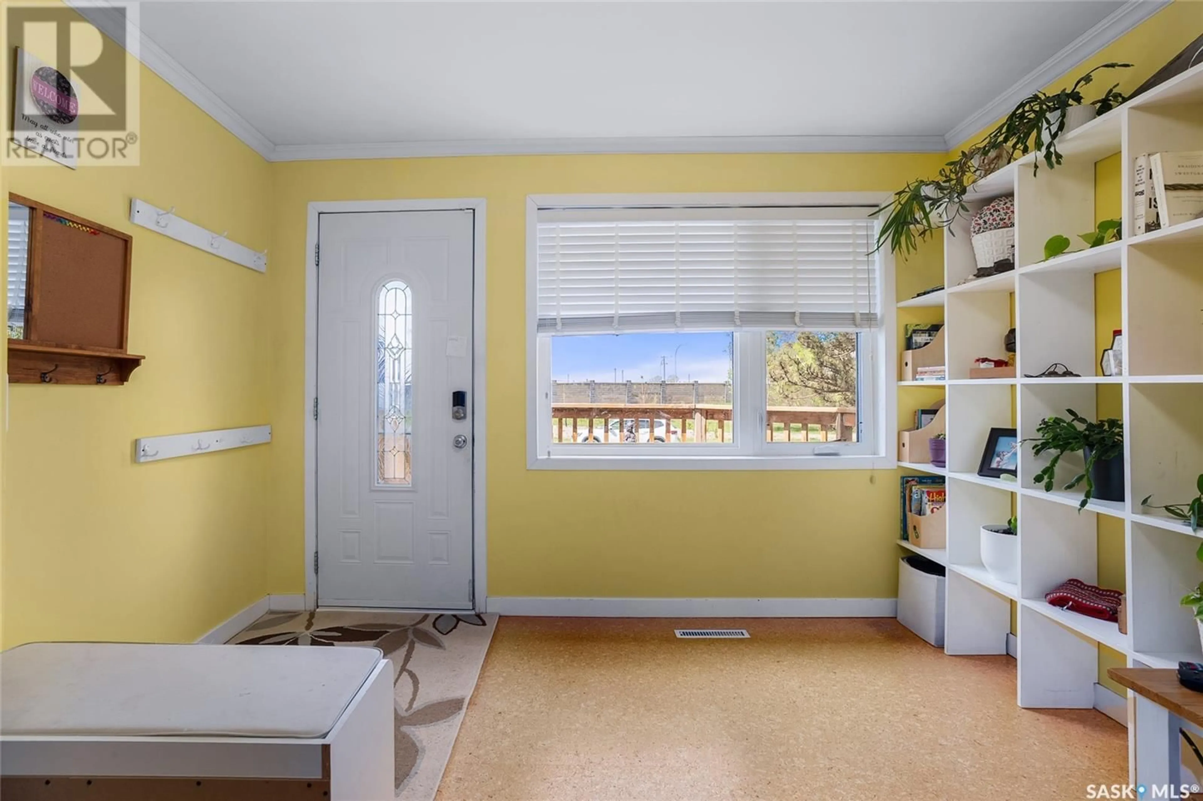 Indoor entryway for 2515 MCPHERSON AVENUE, Saskatoon Saskatchewan S7J0T2