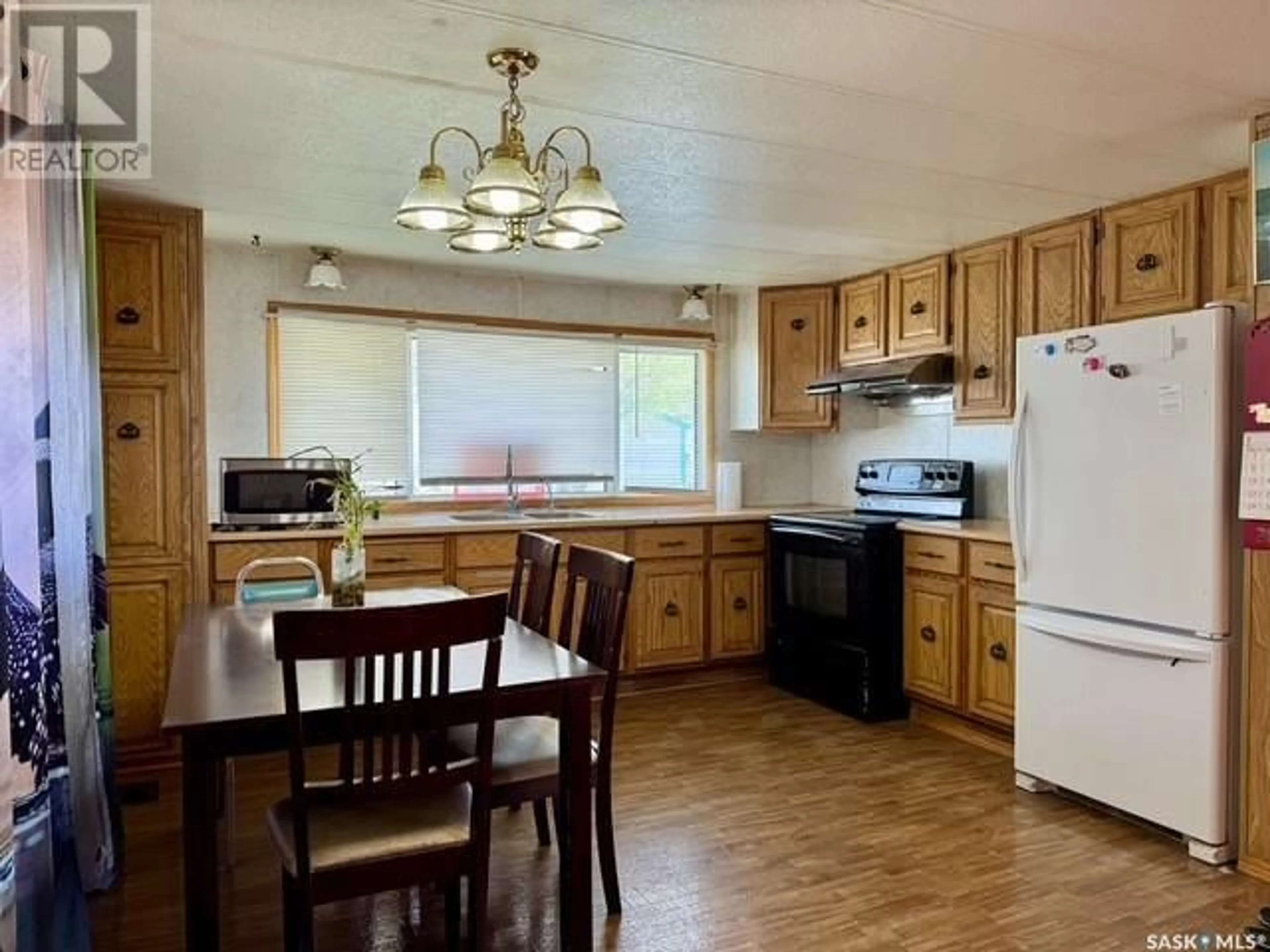 Standard kitchen, wood/laminate floor for 160 - 3 ROBERT STREET, Swift Current Saskatchewan S9H4M9