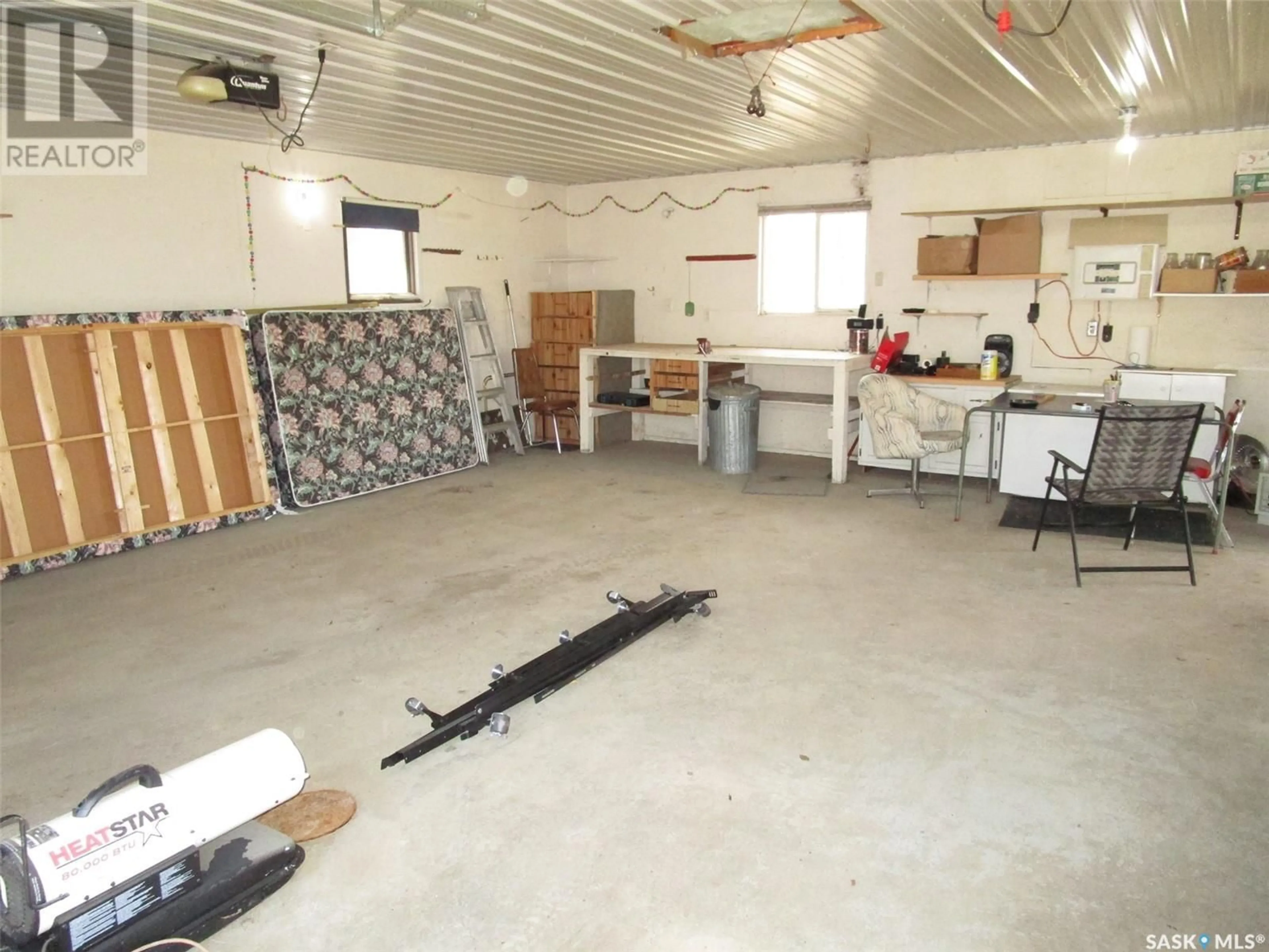 Indoor garage for 125 4TH STREET, Coronach Saskatchewan S0H0Z0