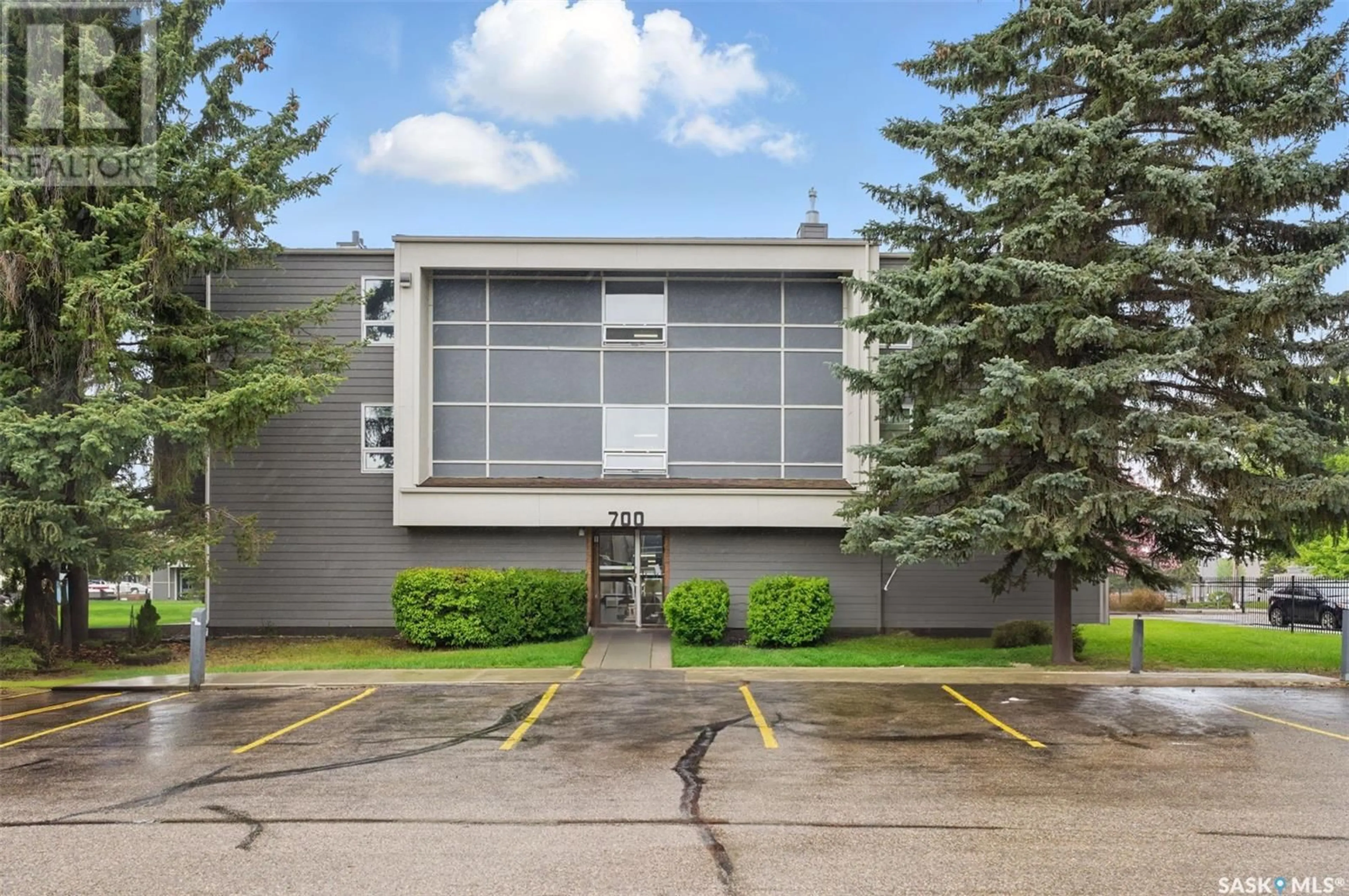 Indoor foyer for 510 - 720 PRAIRIE AVENUE, Saskatoon Saskatchewan S7N2V4