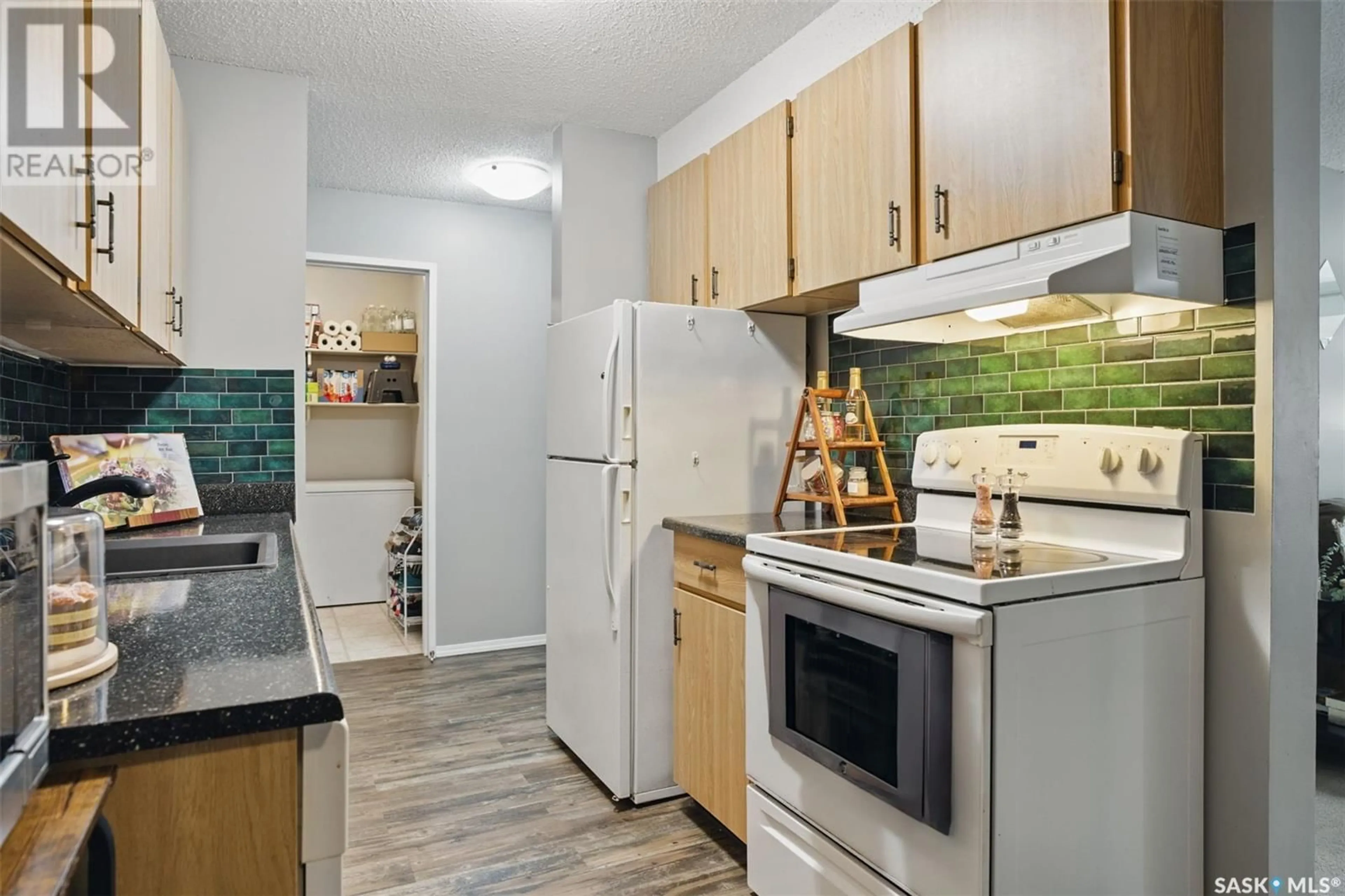 Standard kitchen, unknown for 510 - 720 PRAIRIE AVENUE, Saskatoon Saskatchewan S7N2V4