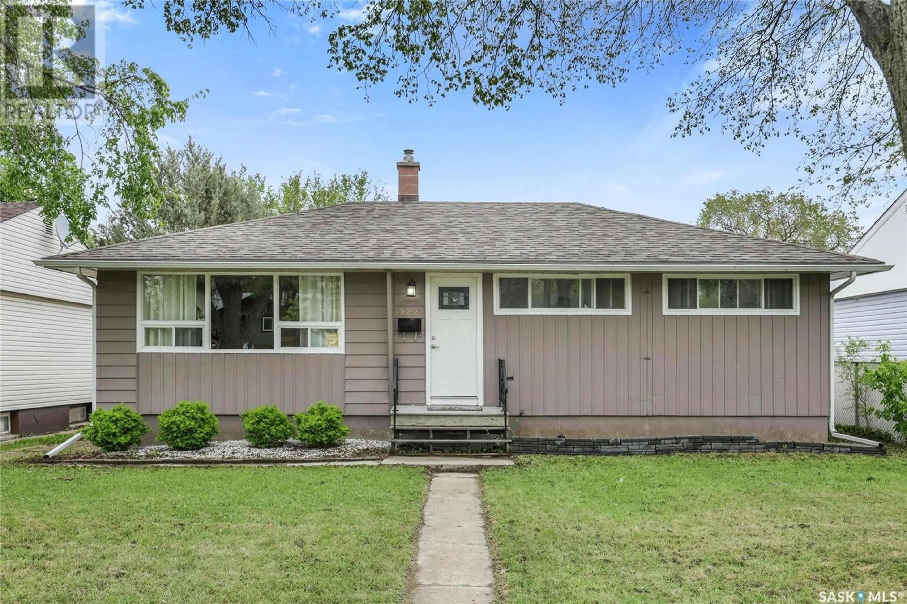 Home with vinyl exterior material, street for 2755 PARK STREET, Regina Saskatchewan S4N2R4