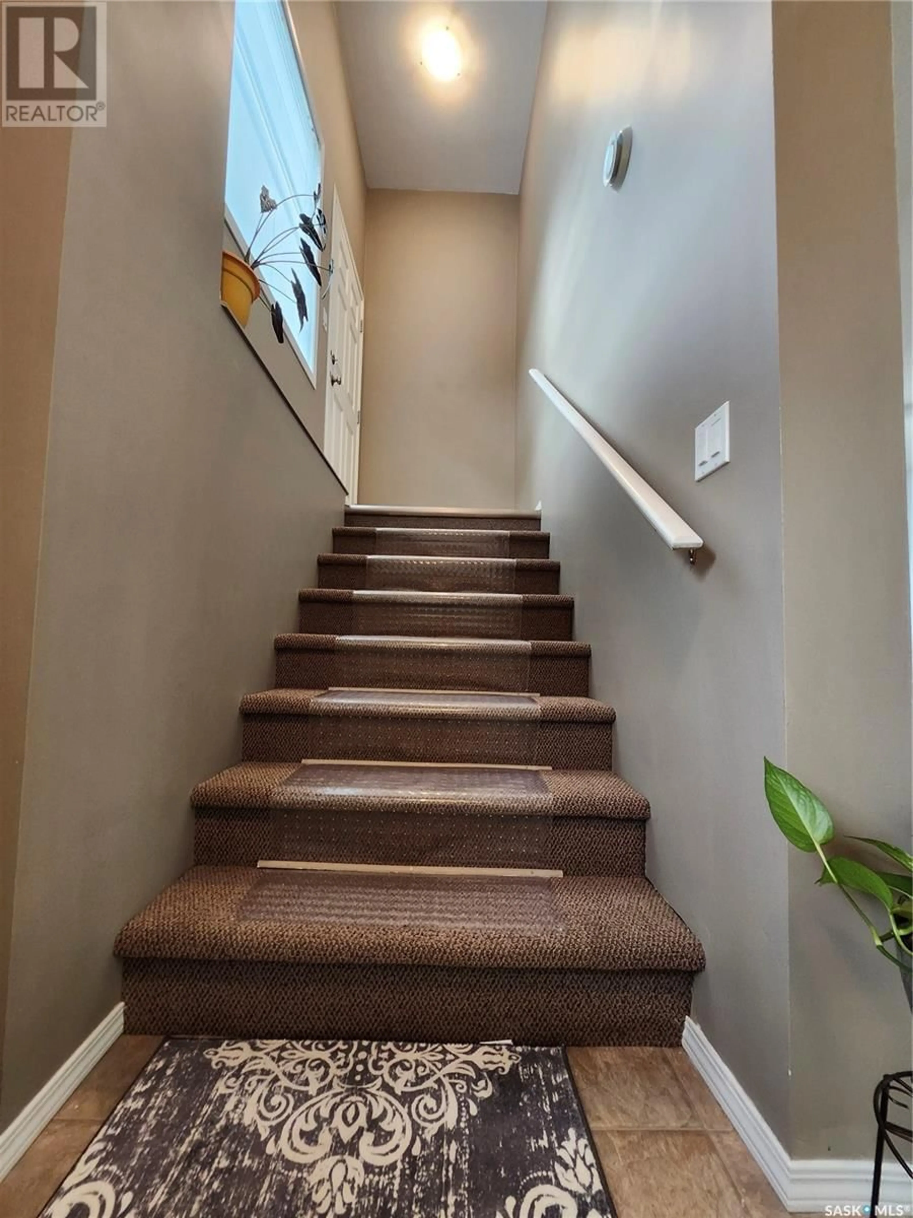 Stairs for 1 - 1507 19TH STREET, Saskatoon Saskatchewan S7M3R1