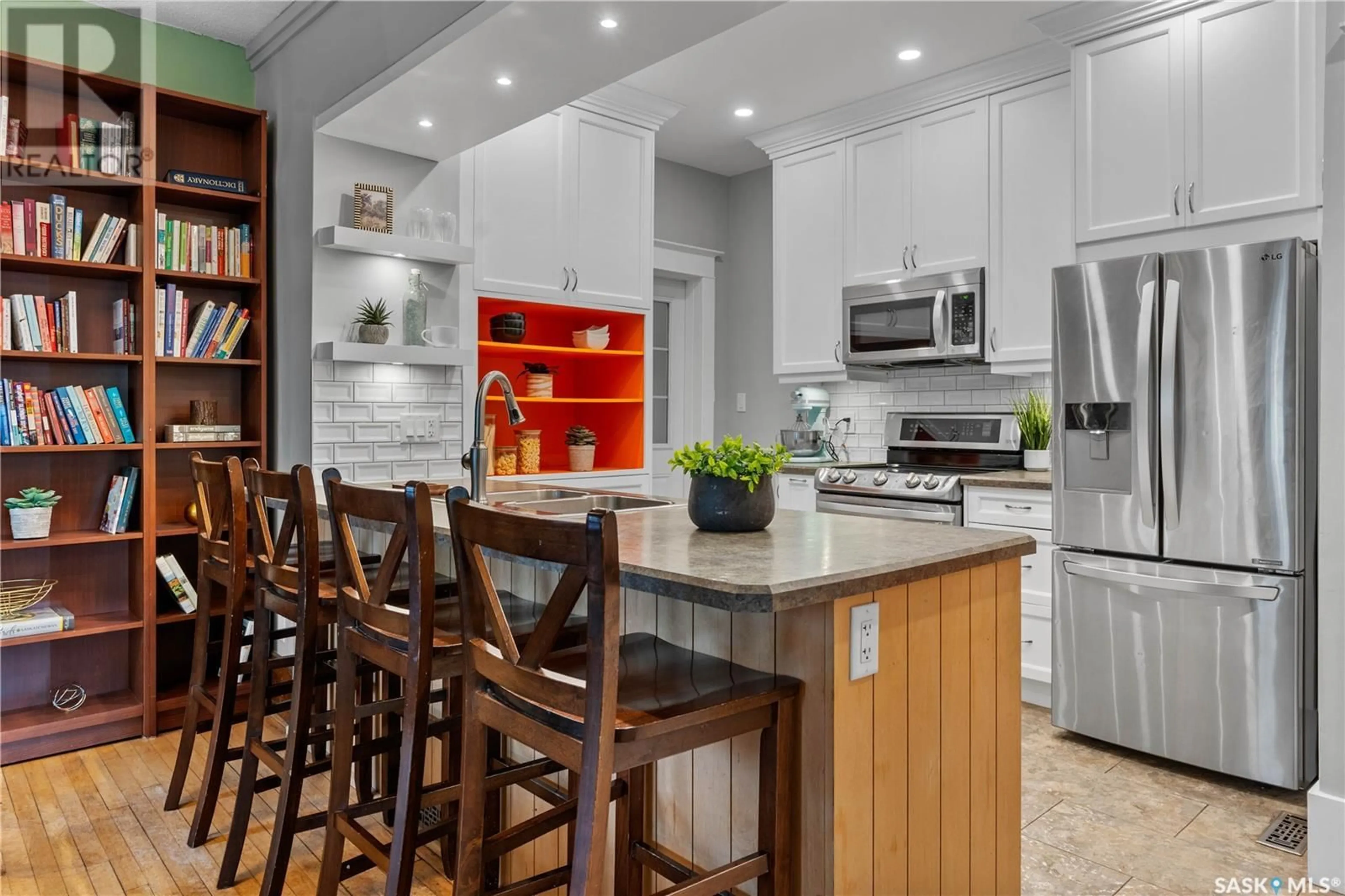 Contemporary kitchen, unknown for 2178 MONTAGUE STREET, Regina Saskatchewan S4T3J9