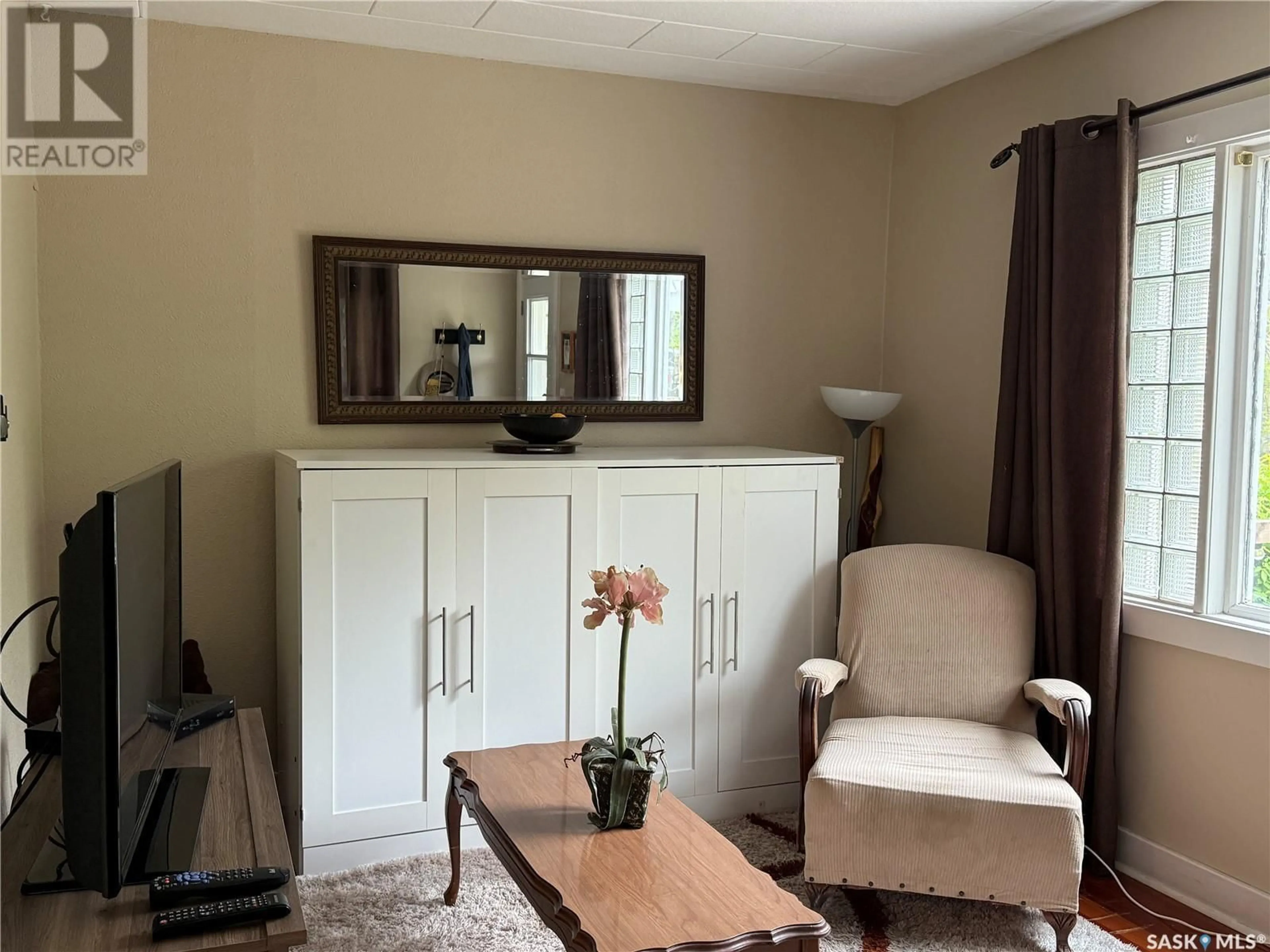 Living room with furniture, wood/laminate floor for 106 METROPOLITAN DRIVE, South Lake Saskatchewan S6H7W6
