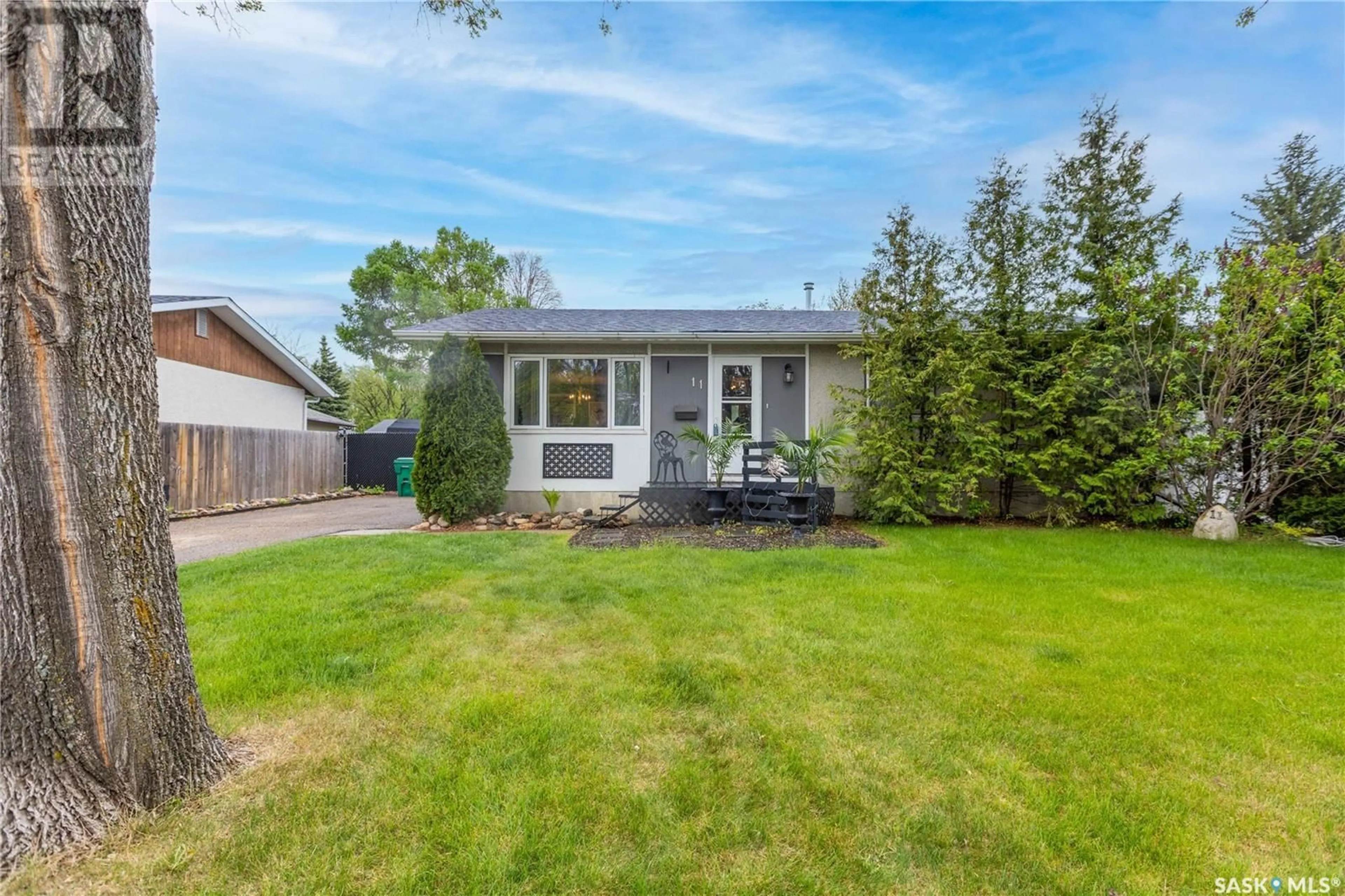 Home with vinyl exterior material, street for 11 SELKIRK CRESCENT, Saskatoon Saskatchewan S7L4J4