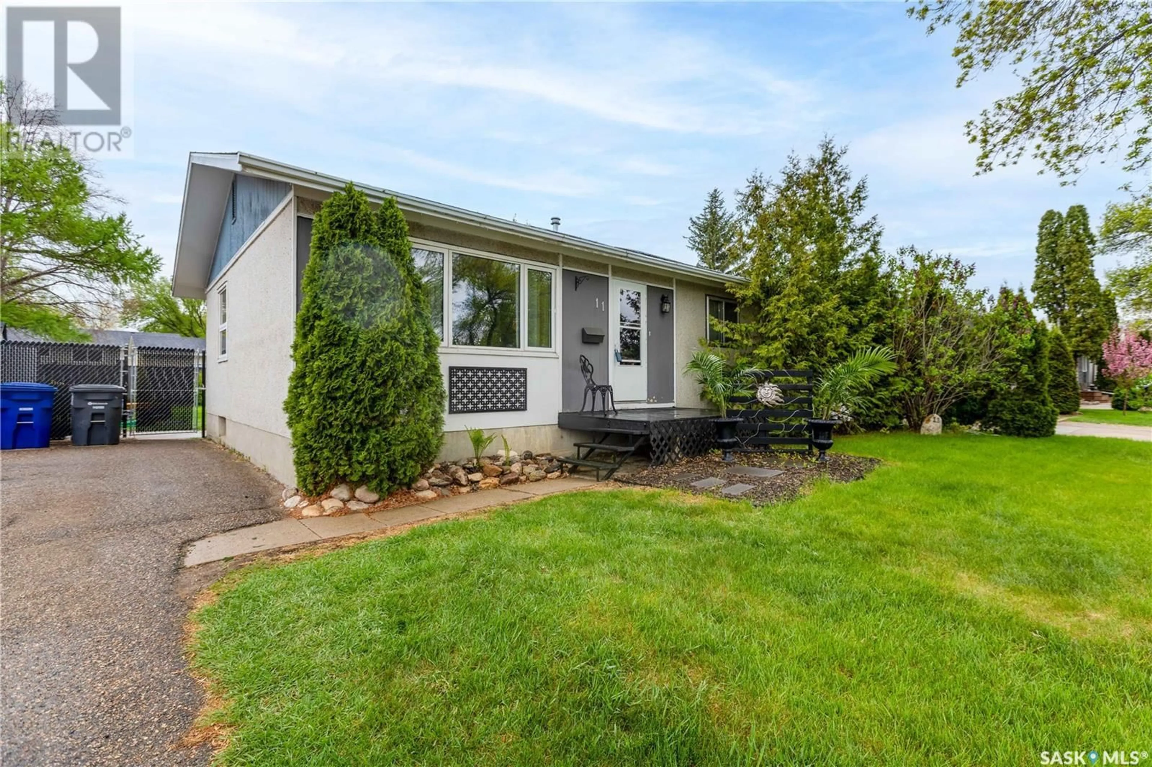 Home with vinyl exterior material, street for 11 SELKIRK CRESCENT, Saskatoon Saskatchewan S7L4J4