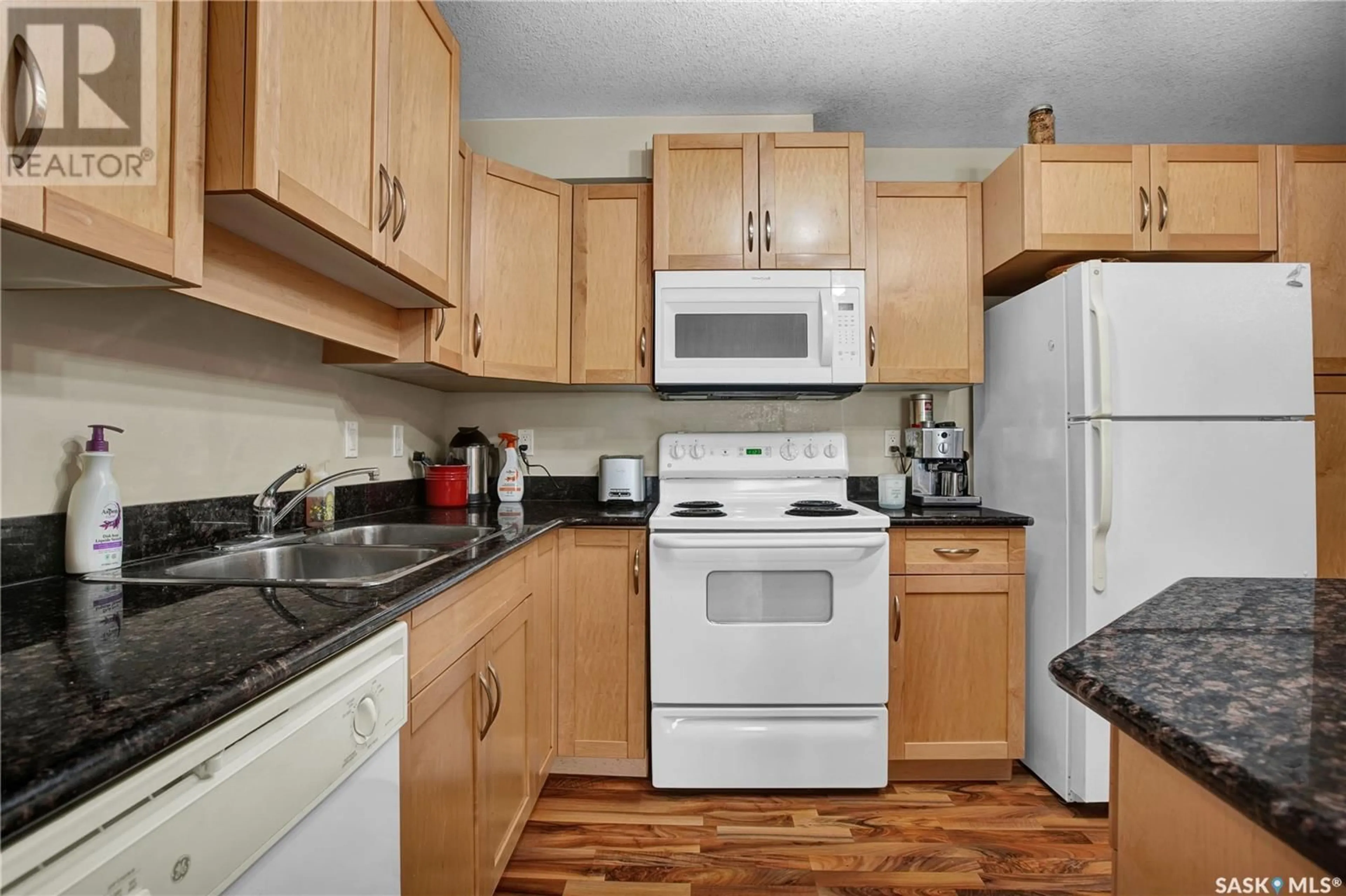 Standard kitchen, unknown for 326 - 311 HEROLD ROAD, Saskatoon Saskatchewan S7V0A2
