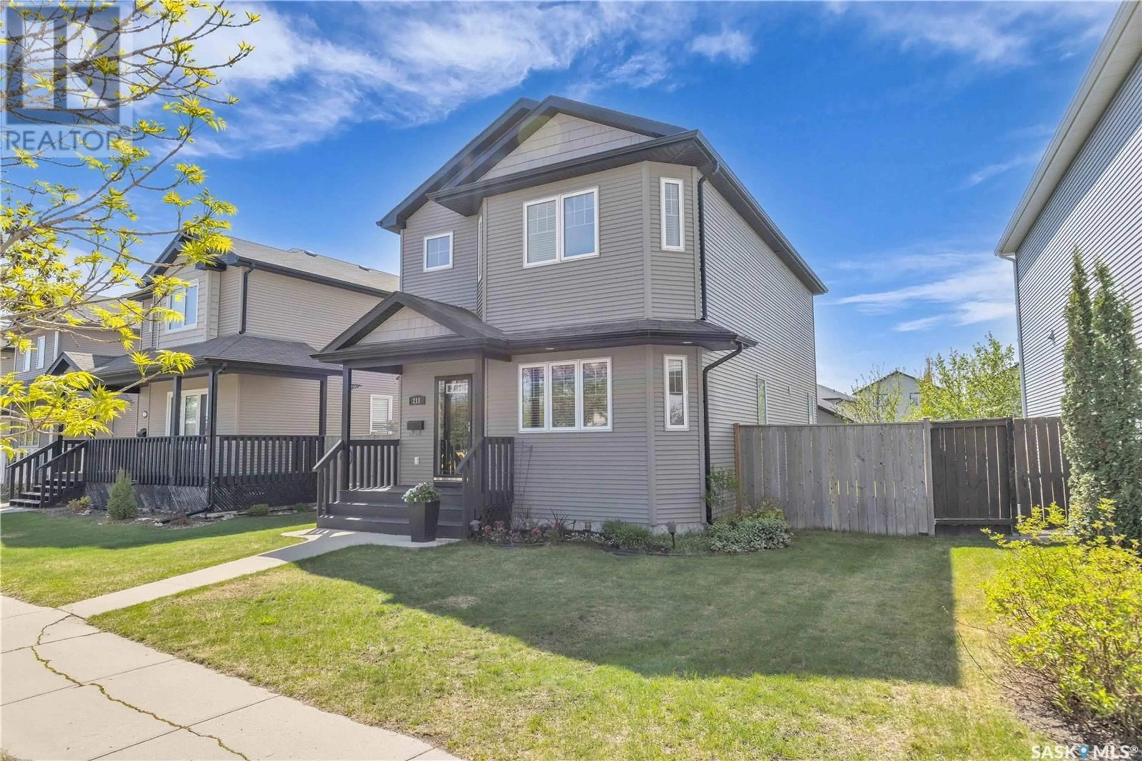 Home with vinyl exterior material, street for 218 WILLOWGROVE BOULEVARD, Saskatoon Saskatchewan S7W1A2
