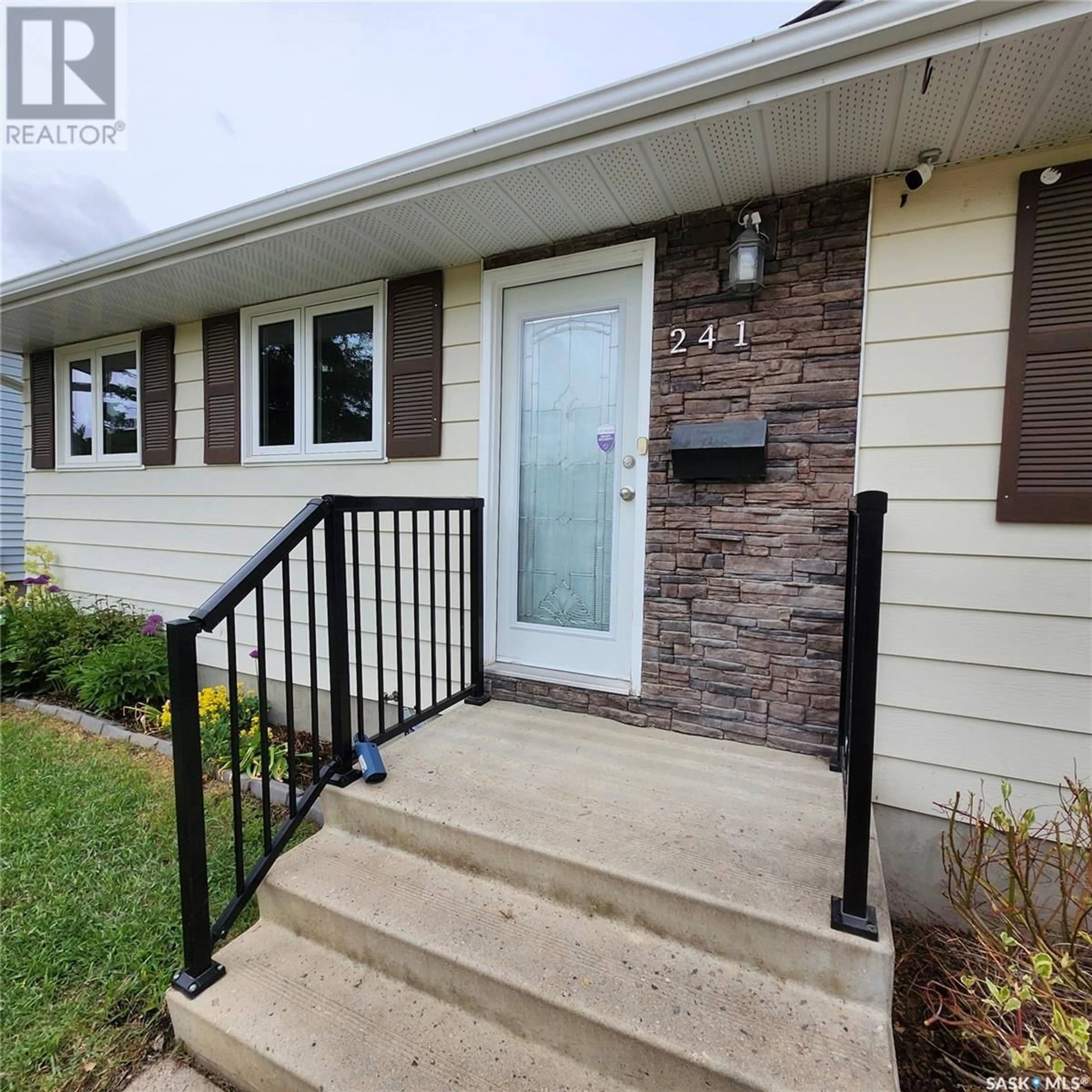 Unknown for 241 GUELPH CRESCENT, Saskatoon Saskatchewan S7H4P9