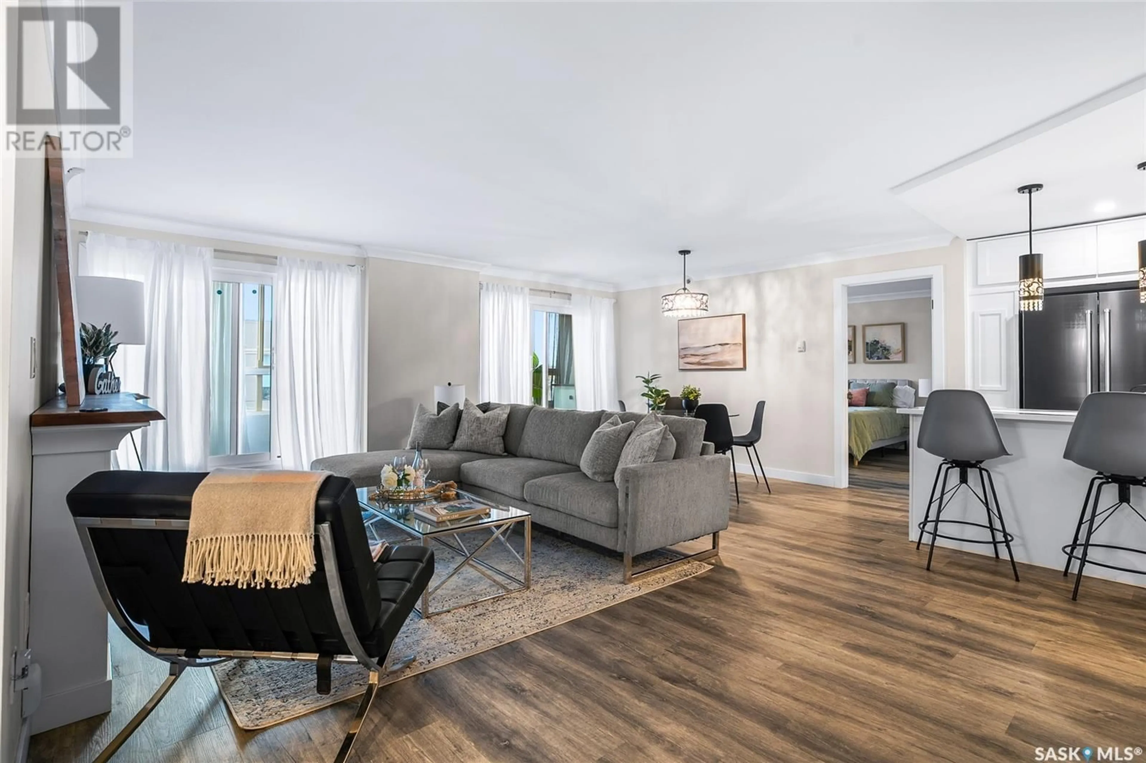 Living room with furniture, wood/laminate floor for 306 525 3RD AVENUE, Saskatoon Saskatchewan S7K2J6