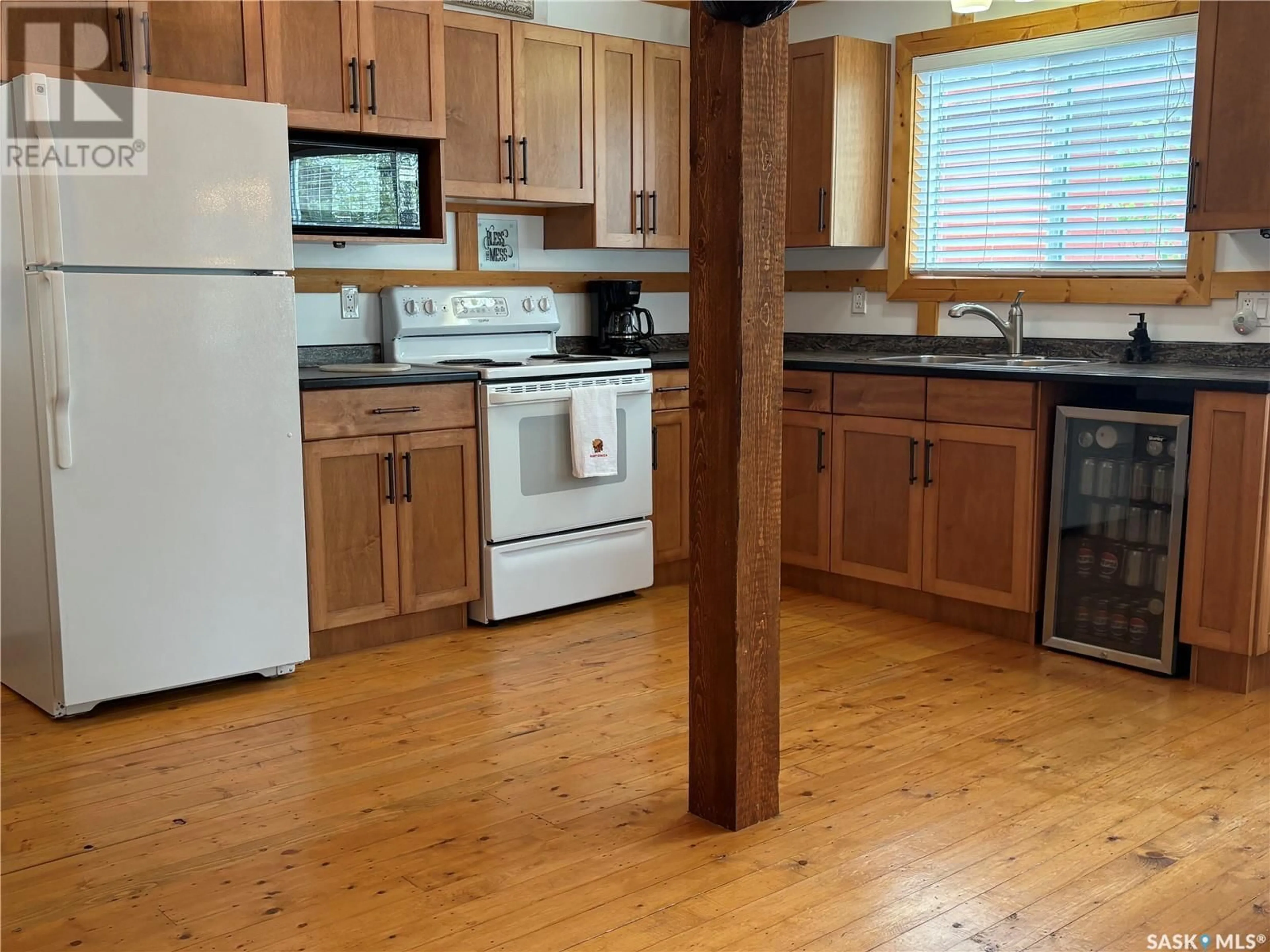 Standard kitchen, wood/laminate floor for 3B STONEY LAKE ROAD, Humboldt Lake Saskatchewan S0K2A0