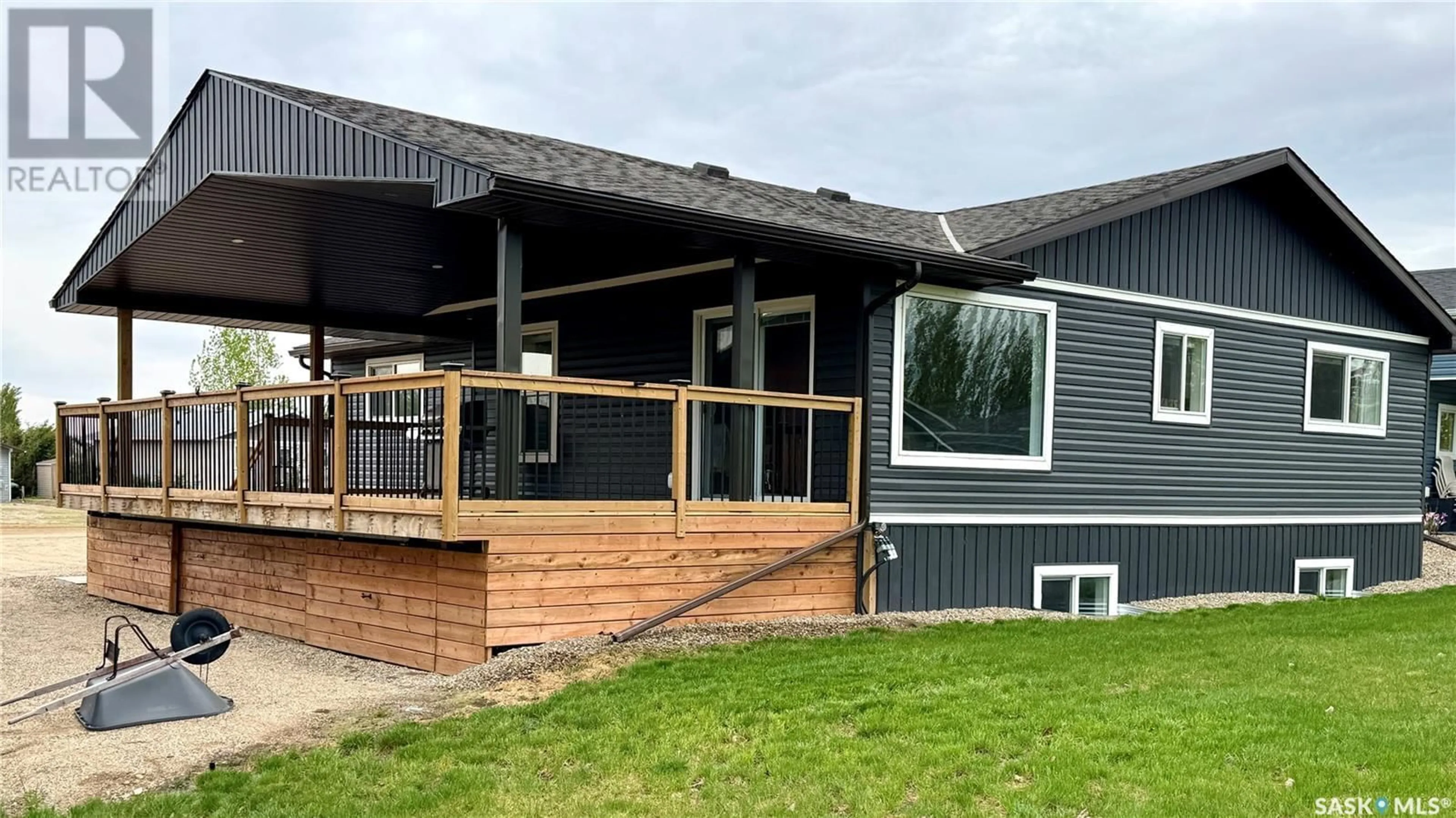 Home with vinyl exterior material, building for 205 RUBY DRIVE, Hitchcock Bay Saskatchewan S0L1Z0