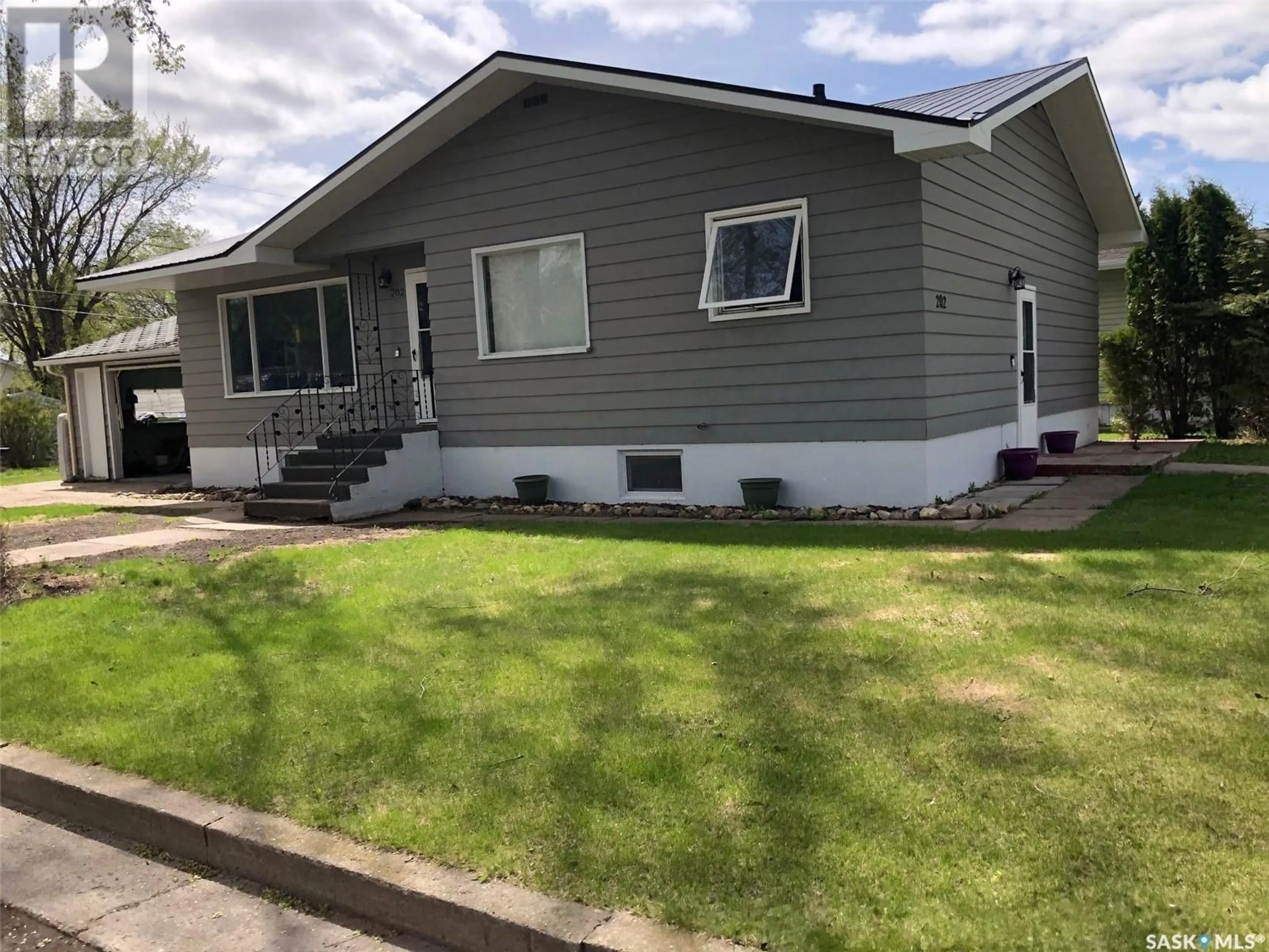 Home with vinyl exterior material, street for 202 3RD AVENUE, Canora Saskatchewan S0A0L0