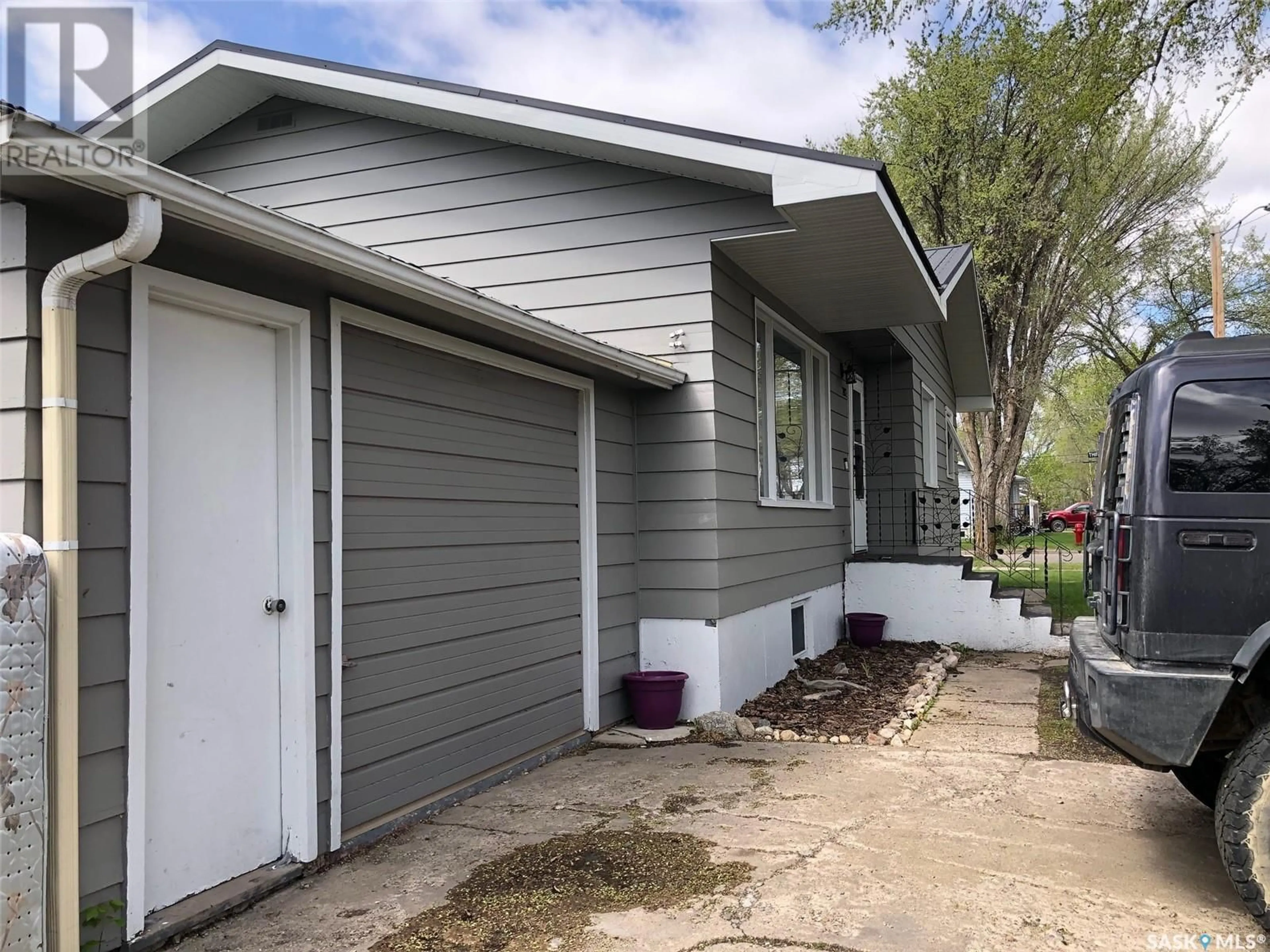 Home with vinyl exterior material, street for 202 3RD AVENUE, Canora Saskatchewan S0A0L0