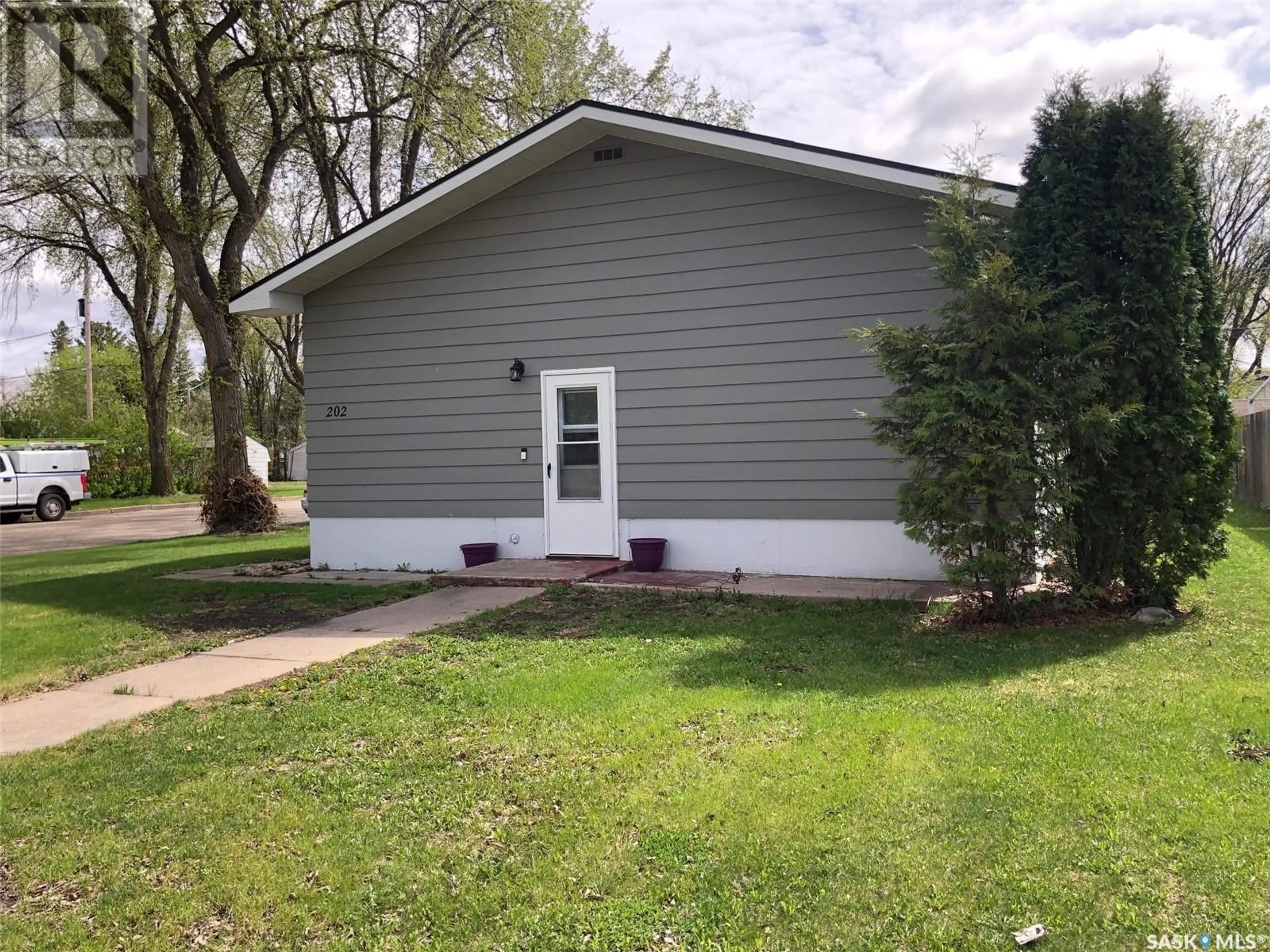 Home with vinyl exterior material, street for 202 3RD AVENUE, Canora Saskatchewan S0A0L0