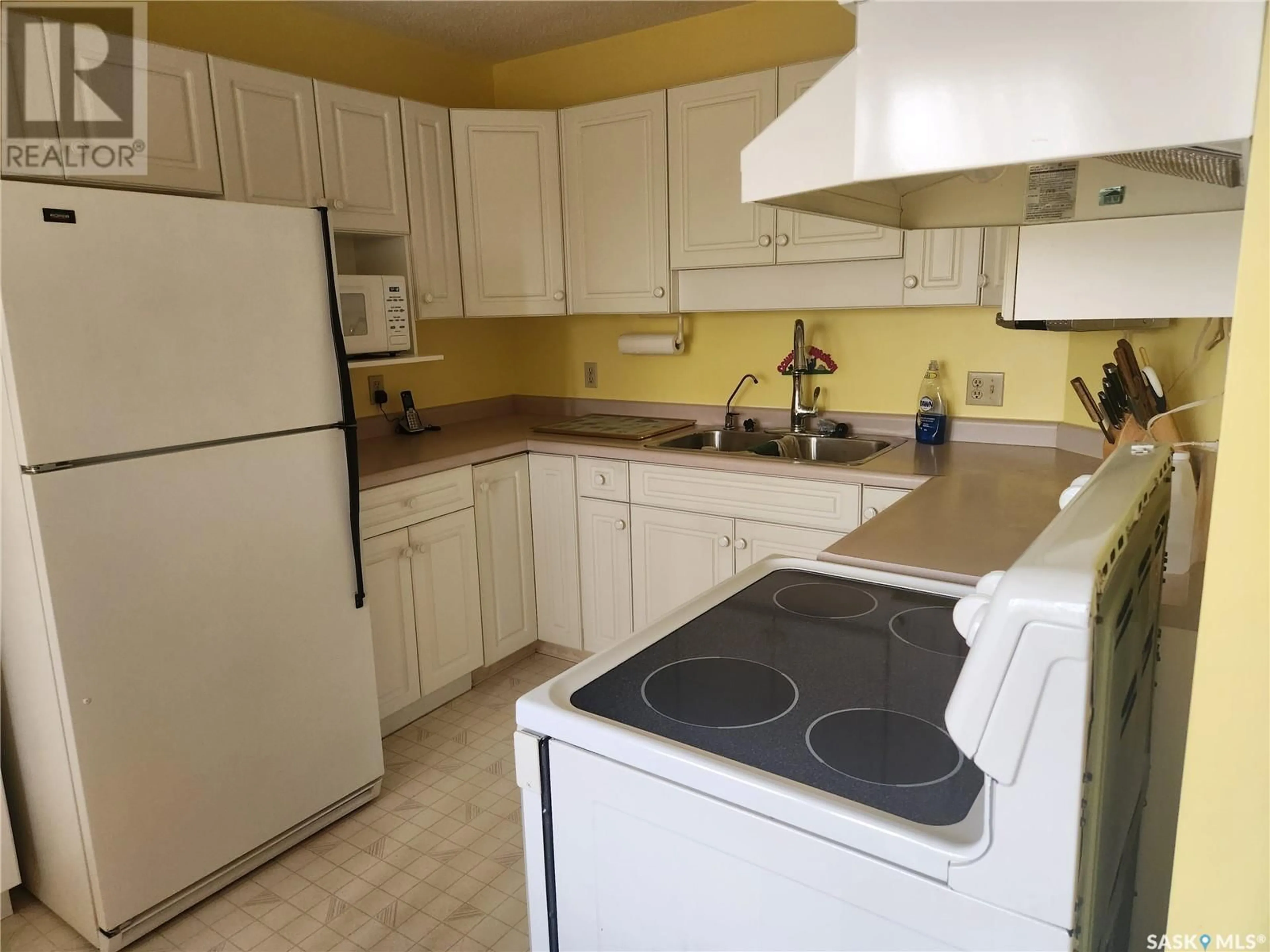 Standard kitchen, ceramic/tile floor for 304 - 100A 100 STREET, Tisdale Saskatchewan S0E1T0
