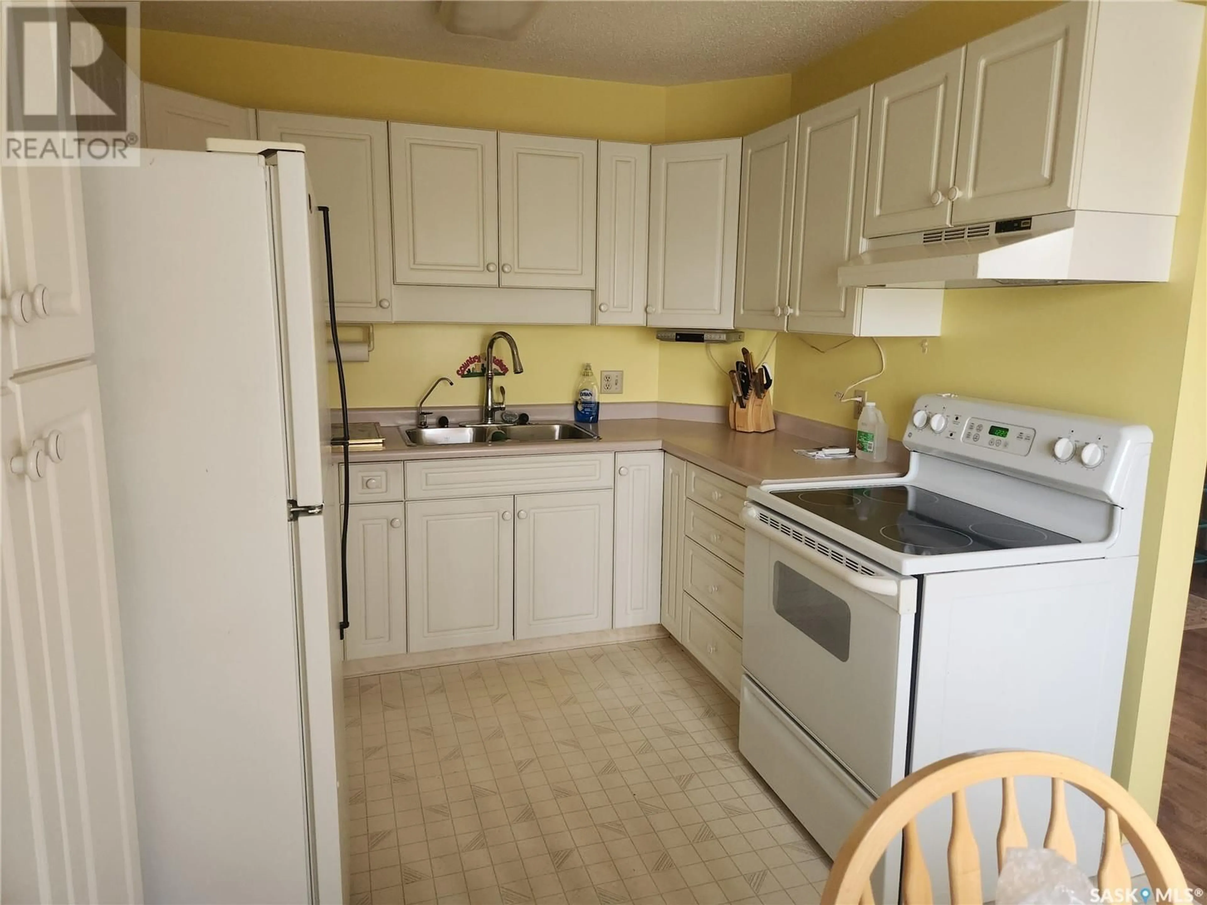 Standard kitchen, unknown for 304 - 100A 100 STREET, Tisdale Saskatchewan S0E1T0