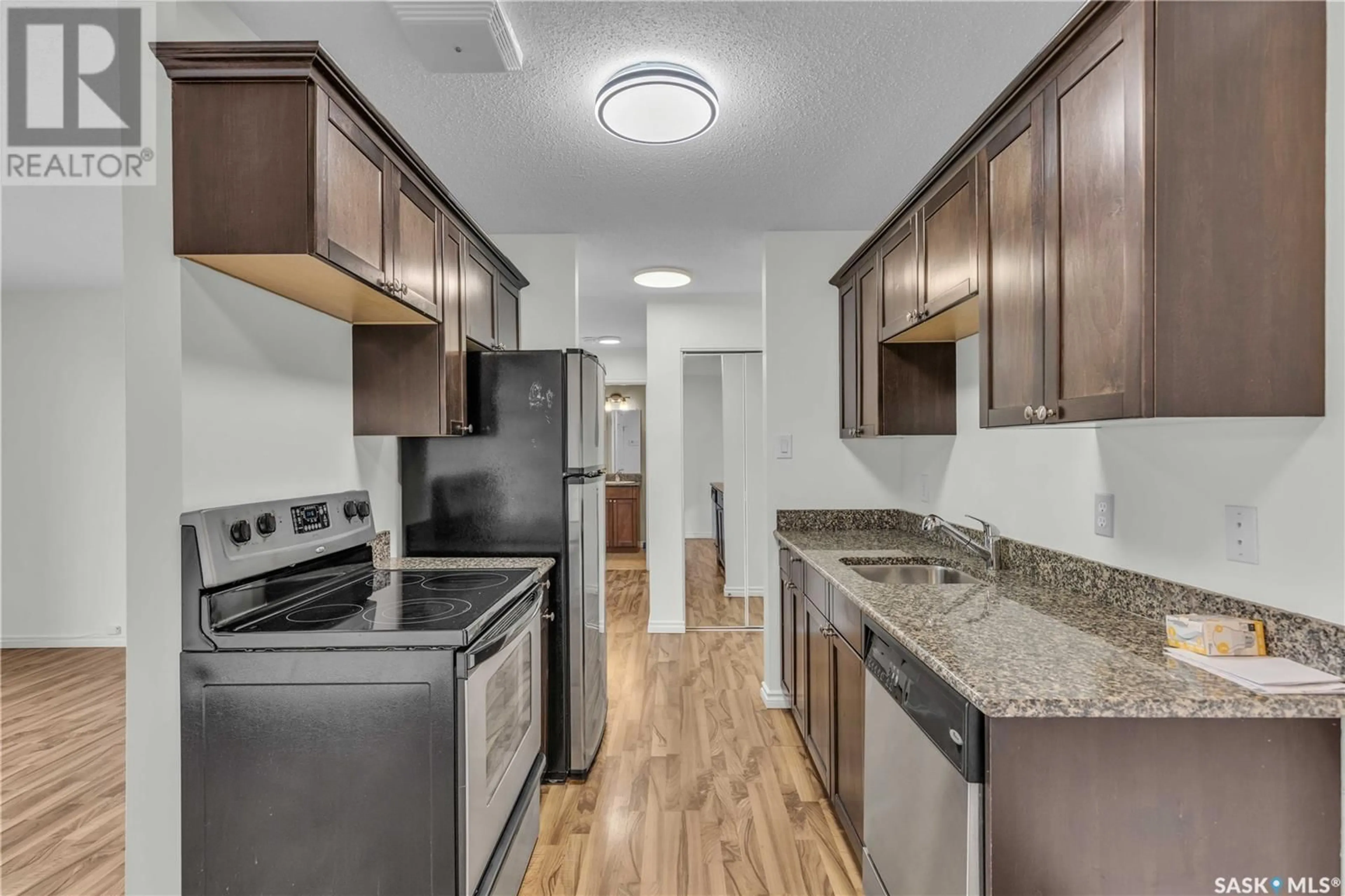 Standard kitchen, unknown for 17 176 ACADIA COURT, Saskatoon Saskatchewan S7H4C4