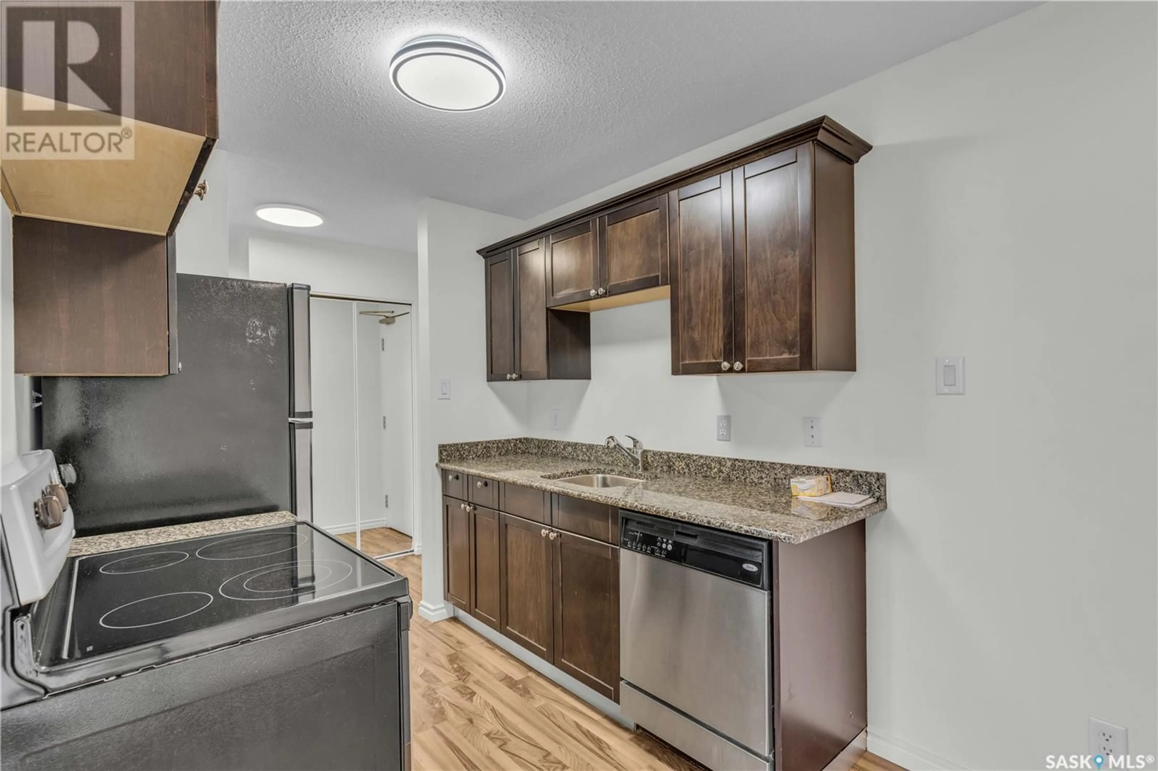 Standard kitchen, unknown for 17 176 ACADIA COURT, Saskatoon Saskatchewan S7H4C4