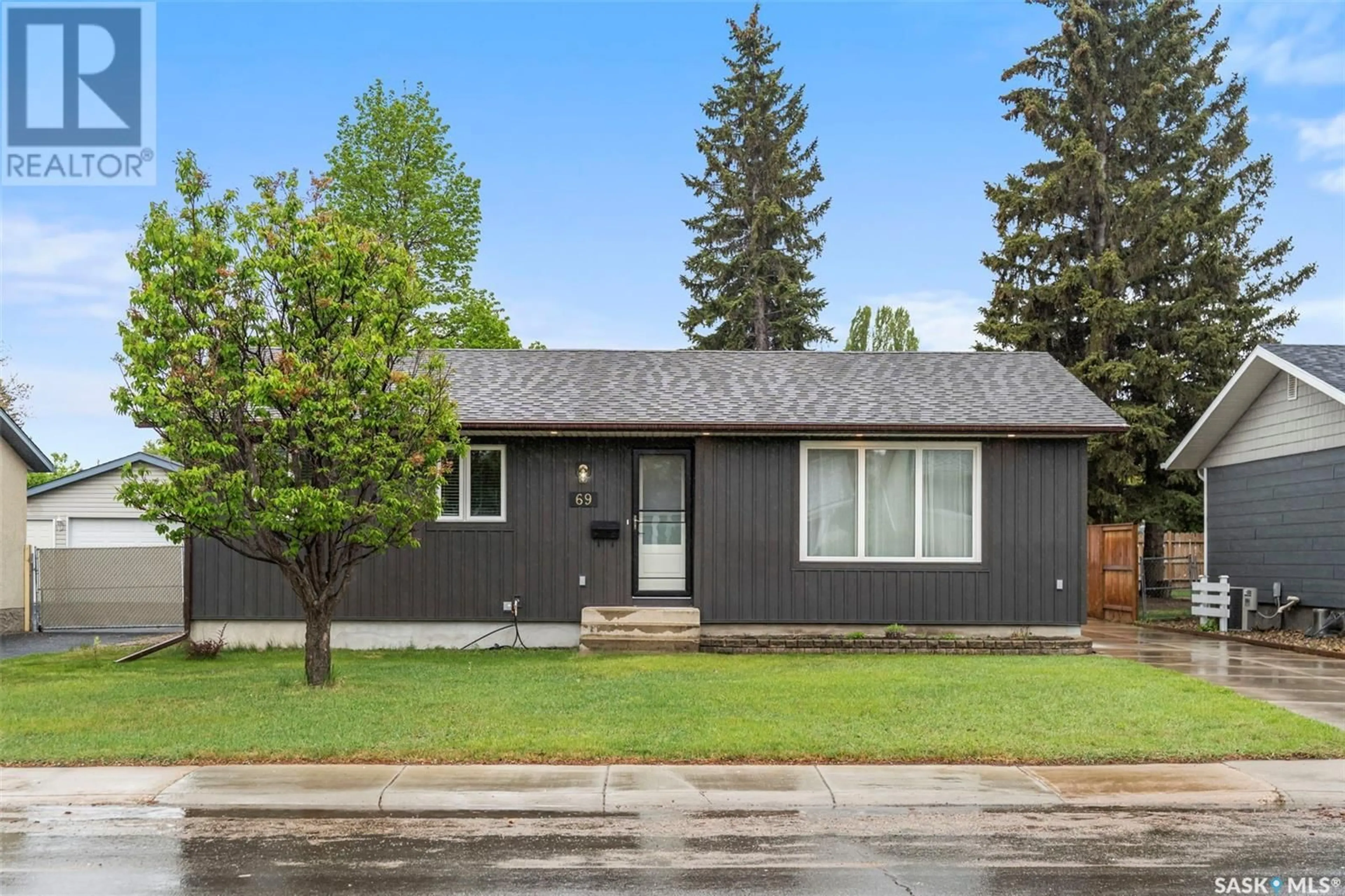 Home with vinyl exterior material, street for 69 CHURCHILL DRIVE, Saskatoon Saskatchewan S7K3X2