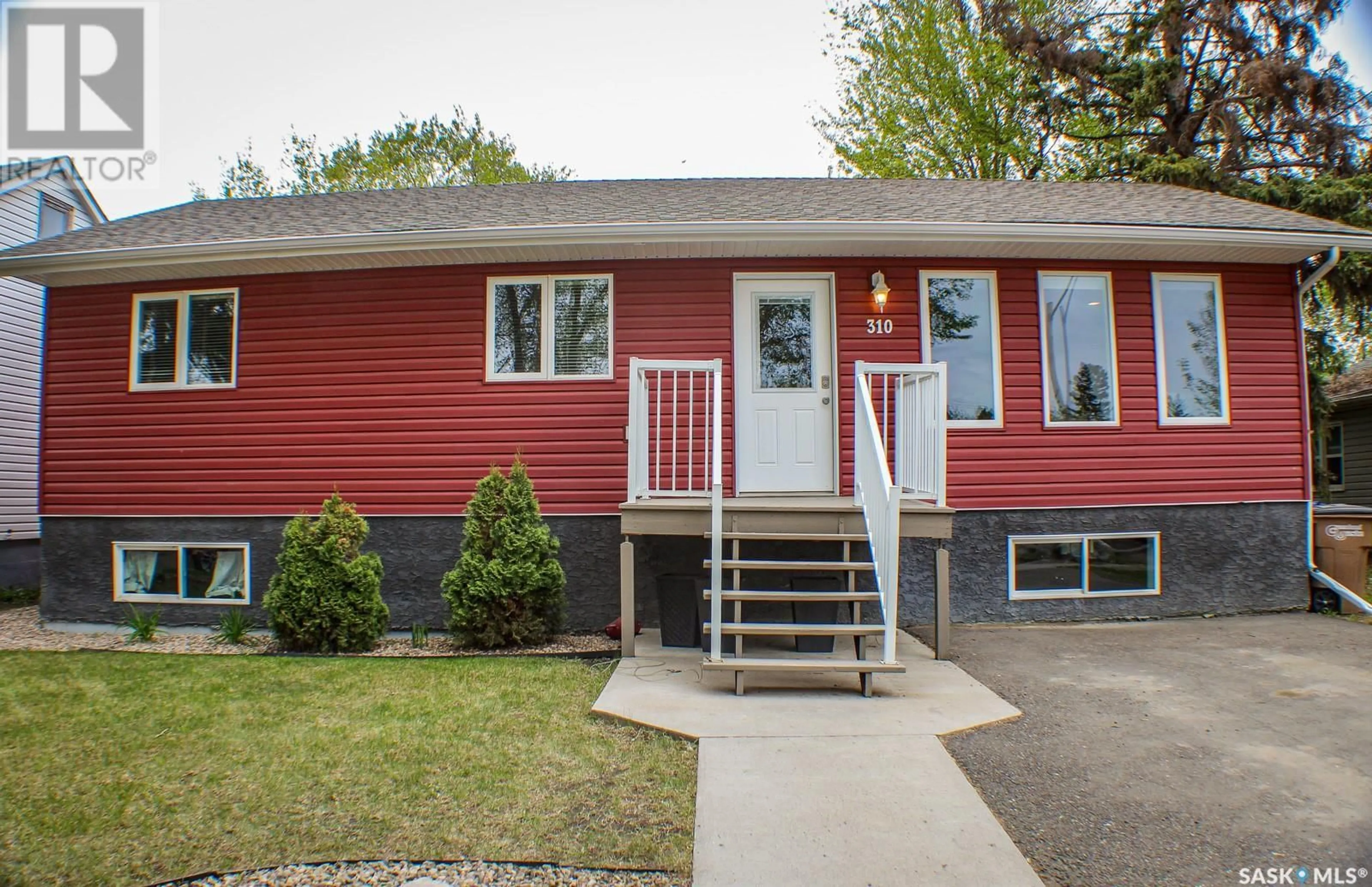 Home with vinyl exterior material, street for 310 CRAWFORD AVENUE, Melfort Saskatchewan S0E1A0