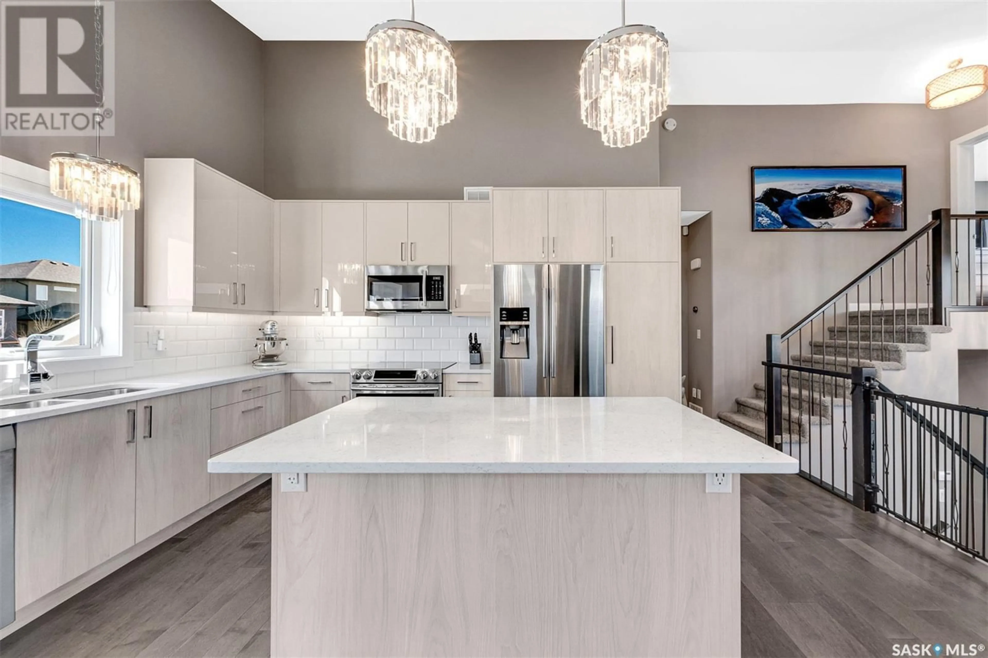 Contemporary kitchen, unknown for 566 BOYKOWICH CRESCENT, Saskatoon Saskatchewan S7W0S5
