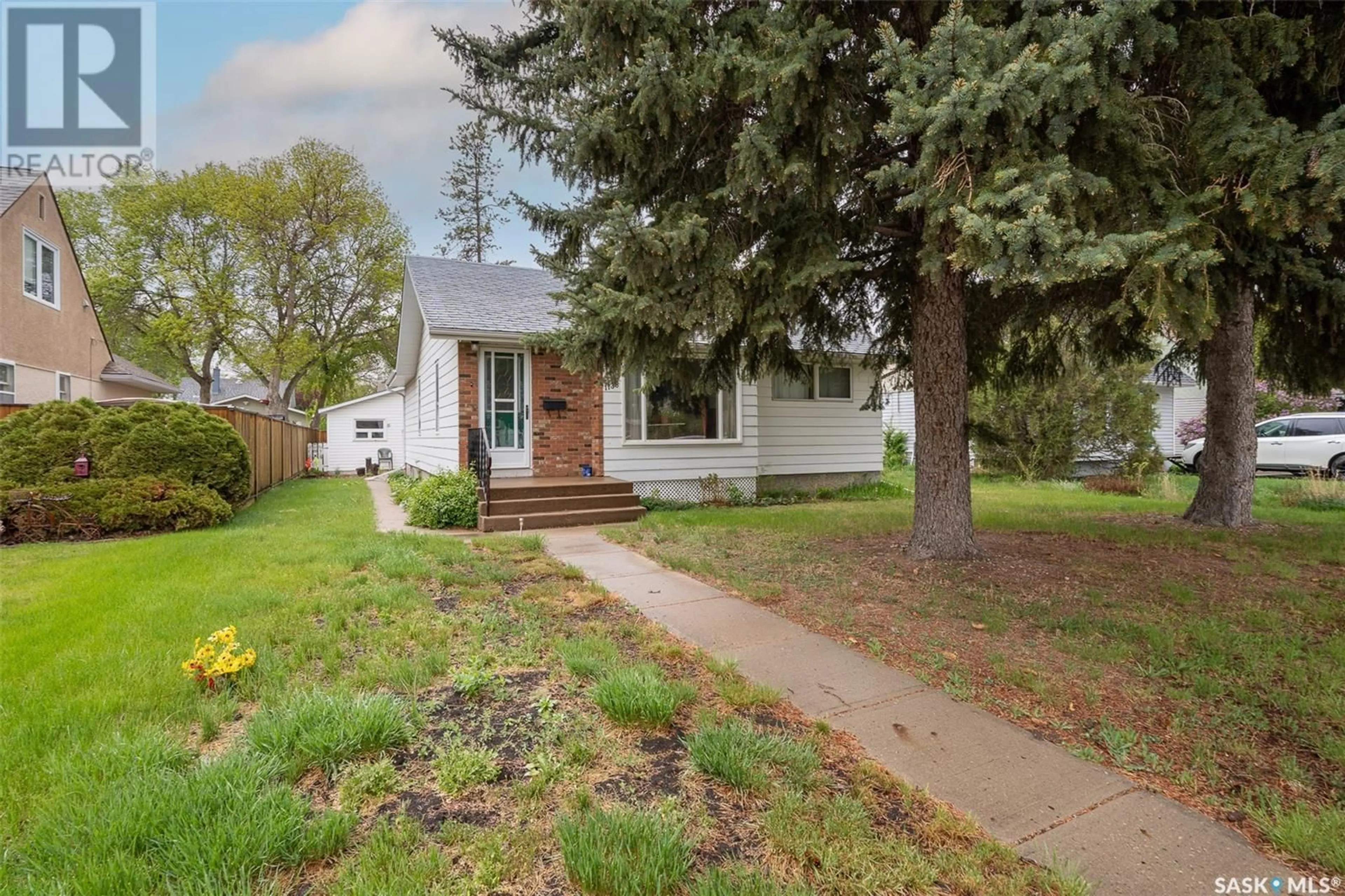 Home with vinyl exterior material, street for 1138 7TH AVENUE, Moose Jaw Saskatchewan S6H4C5