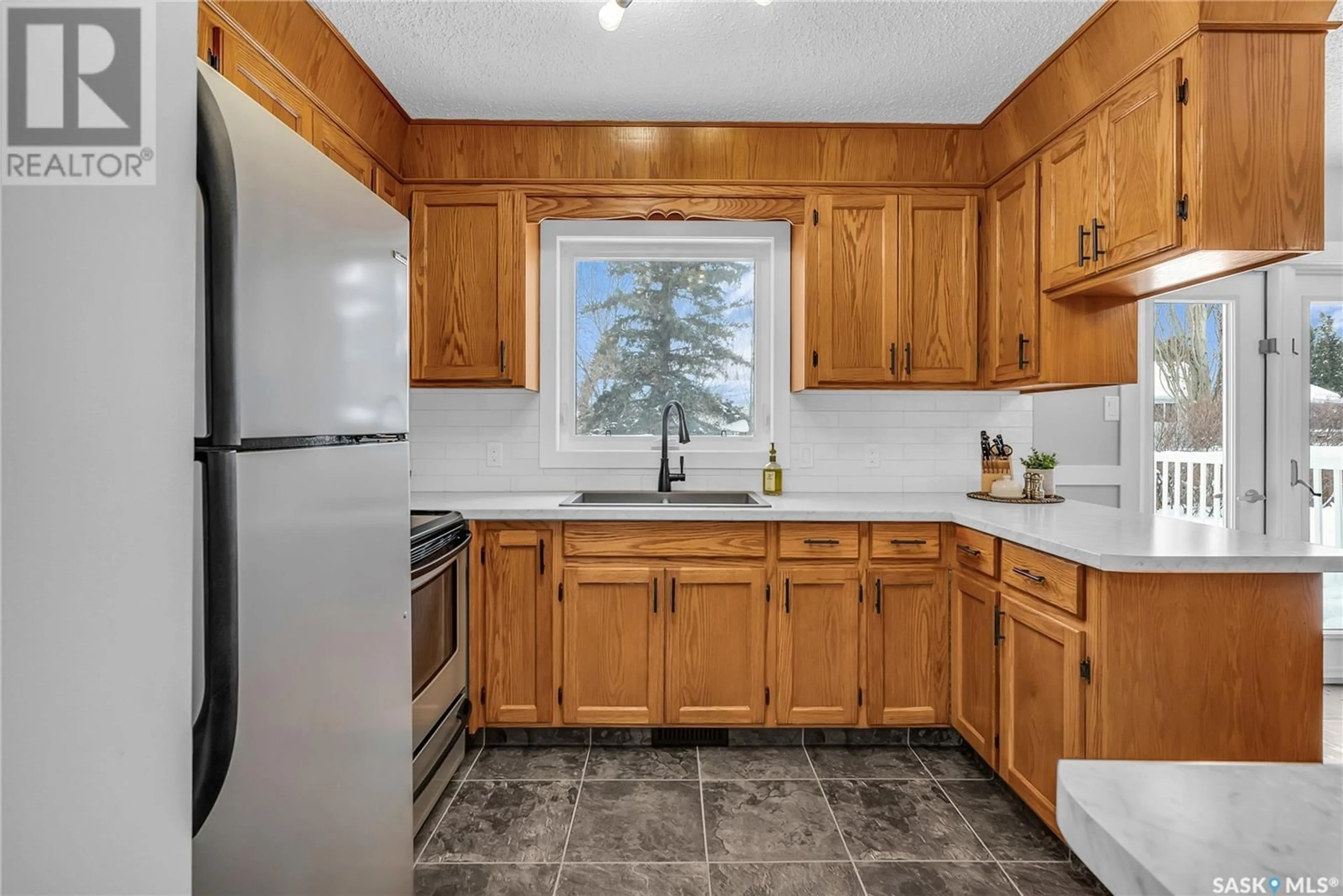 Standard kitchen, ceramic/tile floor for 55 ROBINSON CRESCENT, Saskatoon Saskatchewan S7L6N3