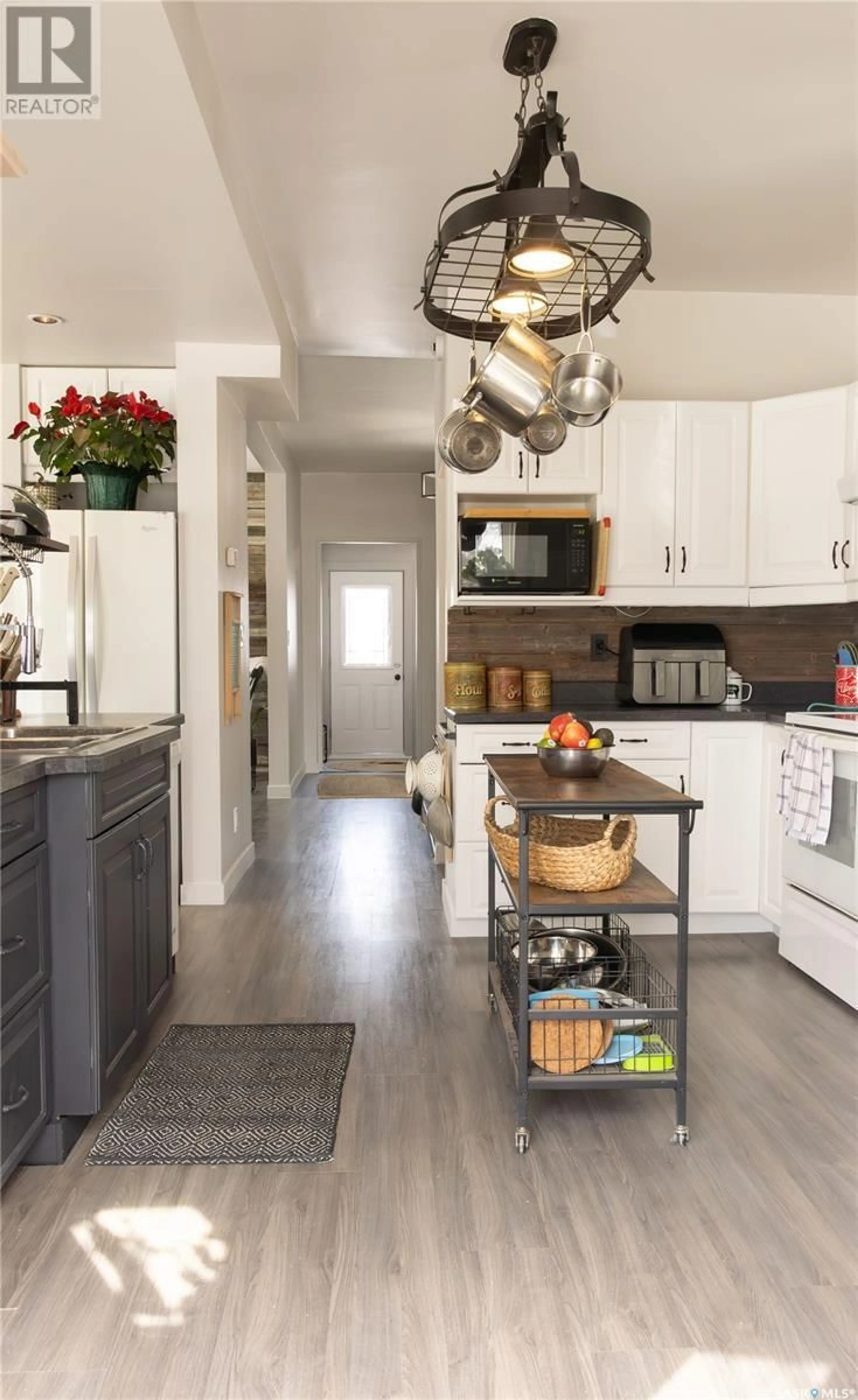 Open concept kitchen, unknown for 200 1ST STREET, Dundurn Saskatchewan S0K1K0