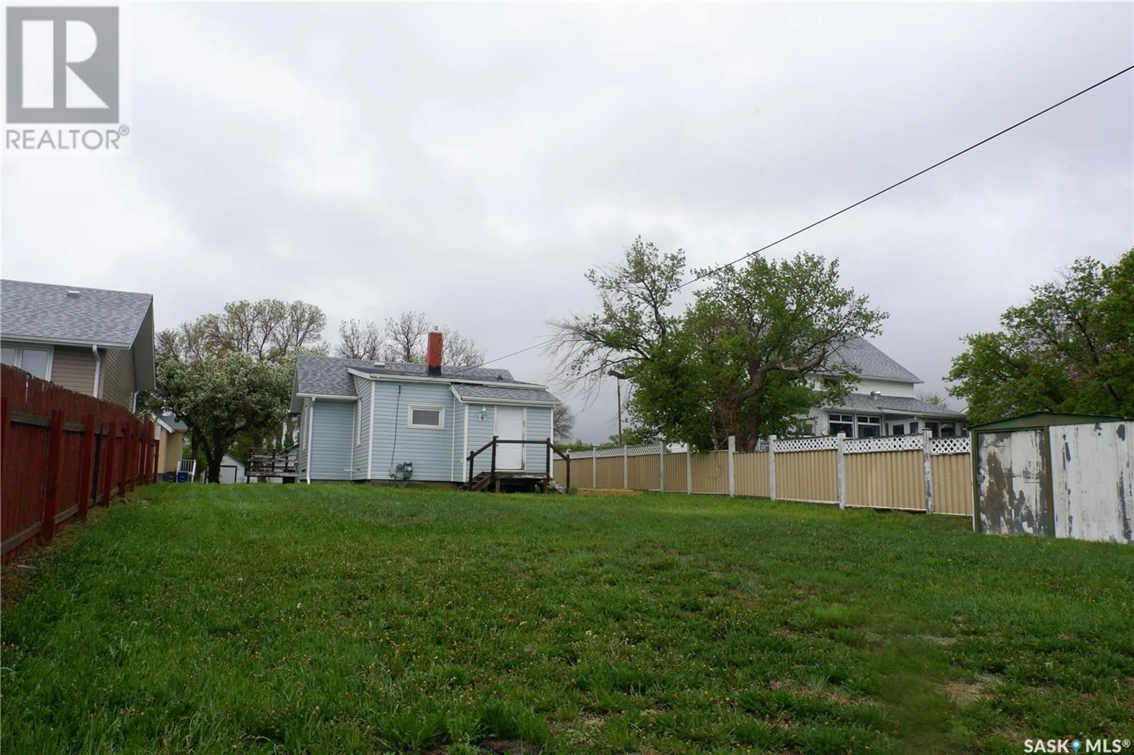 A pic from outside/outdoor area/front of a property/back of a property/a pic from drone, unknown for 310 2ND AVENUE, Assiniboia Saskatchewan S0H0B0