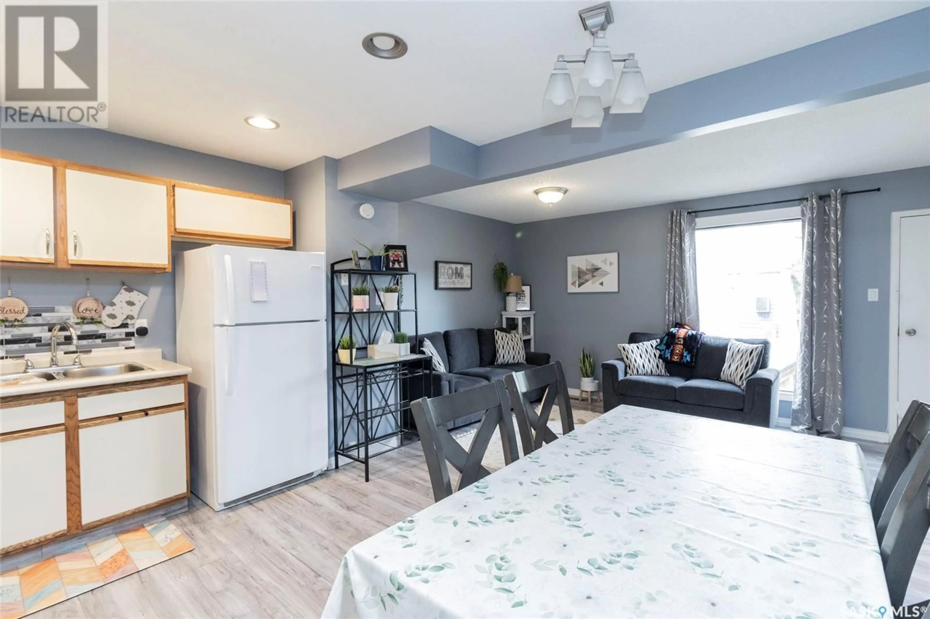 Open concept kitchen, unknown for 1638B CENTRAL AVENUE, Saskatoon Saskatchewan S7N2H5