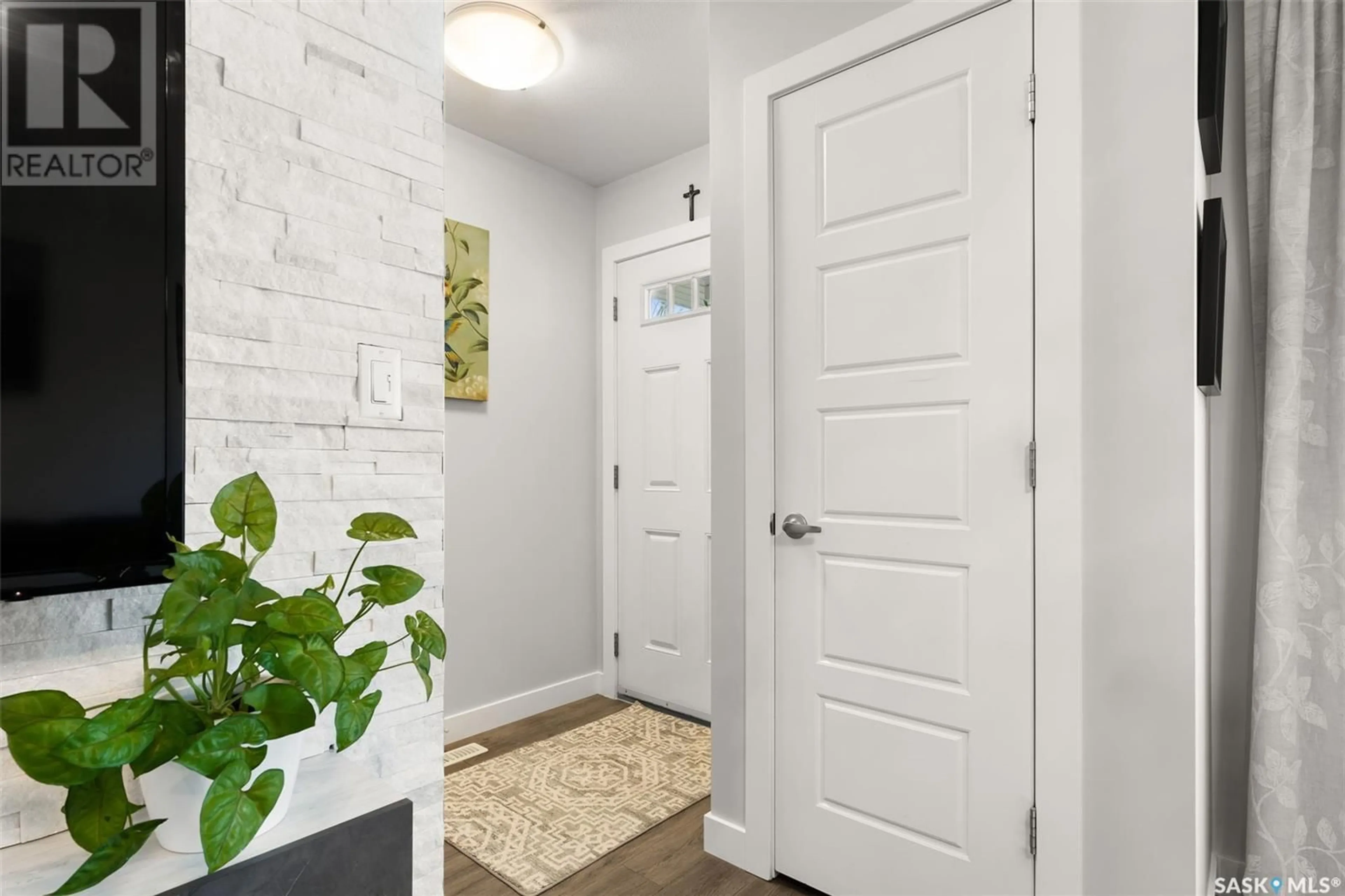 Indoor entryway for E - 4609 PRIMROSE GREEN DRIVE, Regina Saskatchewan S4V3K4