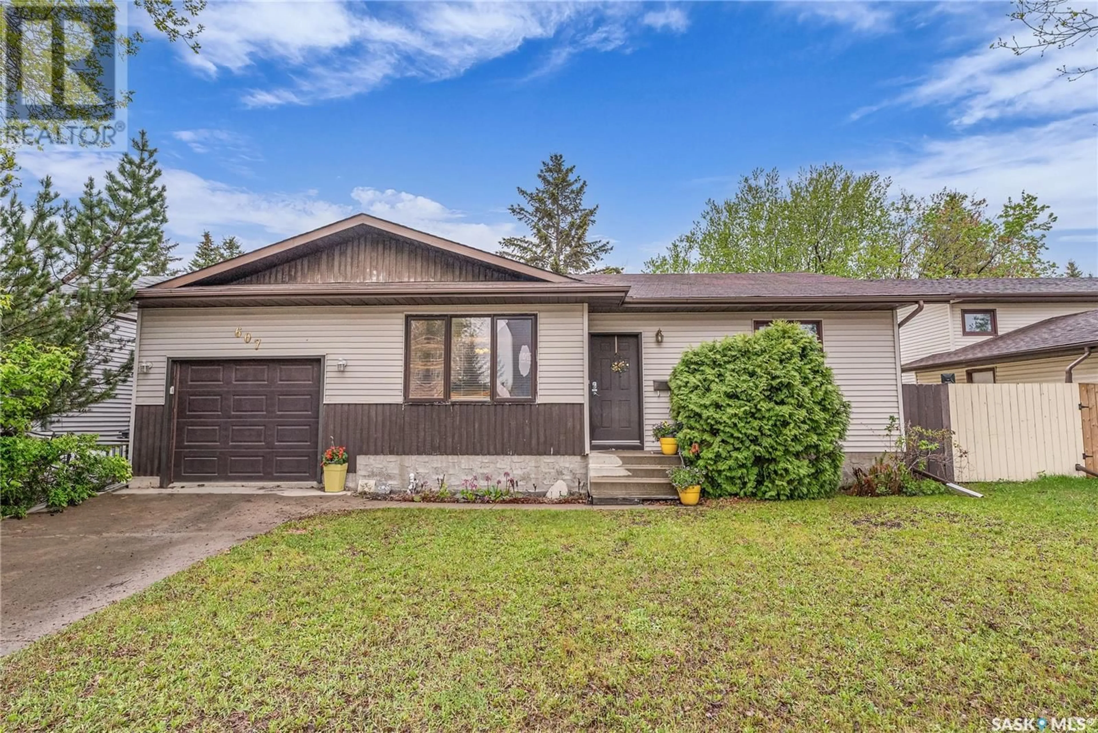 Home with vinyl exterior material, street for 607 WEBSTER STREET, Saskatoon Saskatchewan S7N3G6