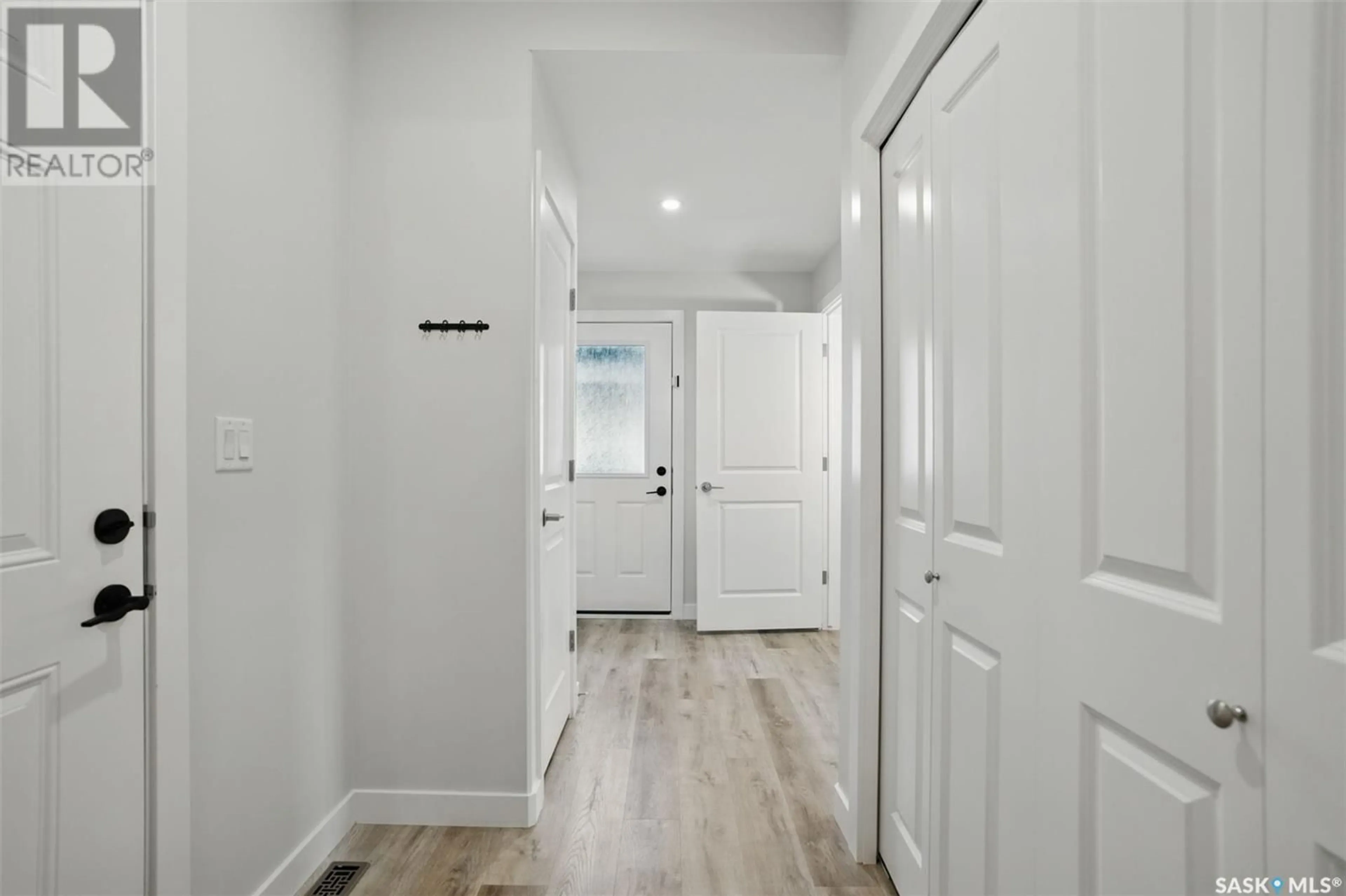 Indoor entryway for 7 DAGNONE CRESCENT, Saskatoon Saskatchewan S7V1K9
