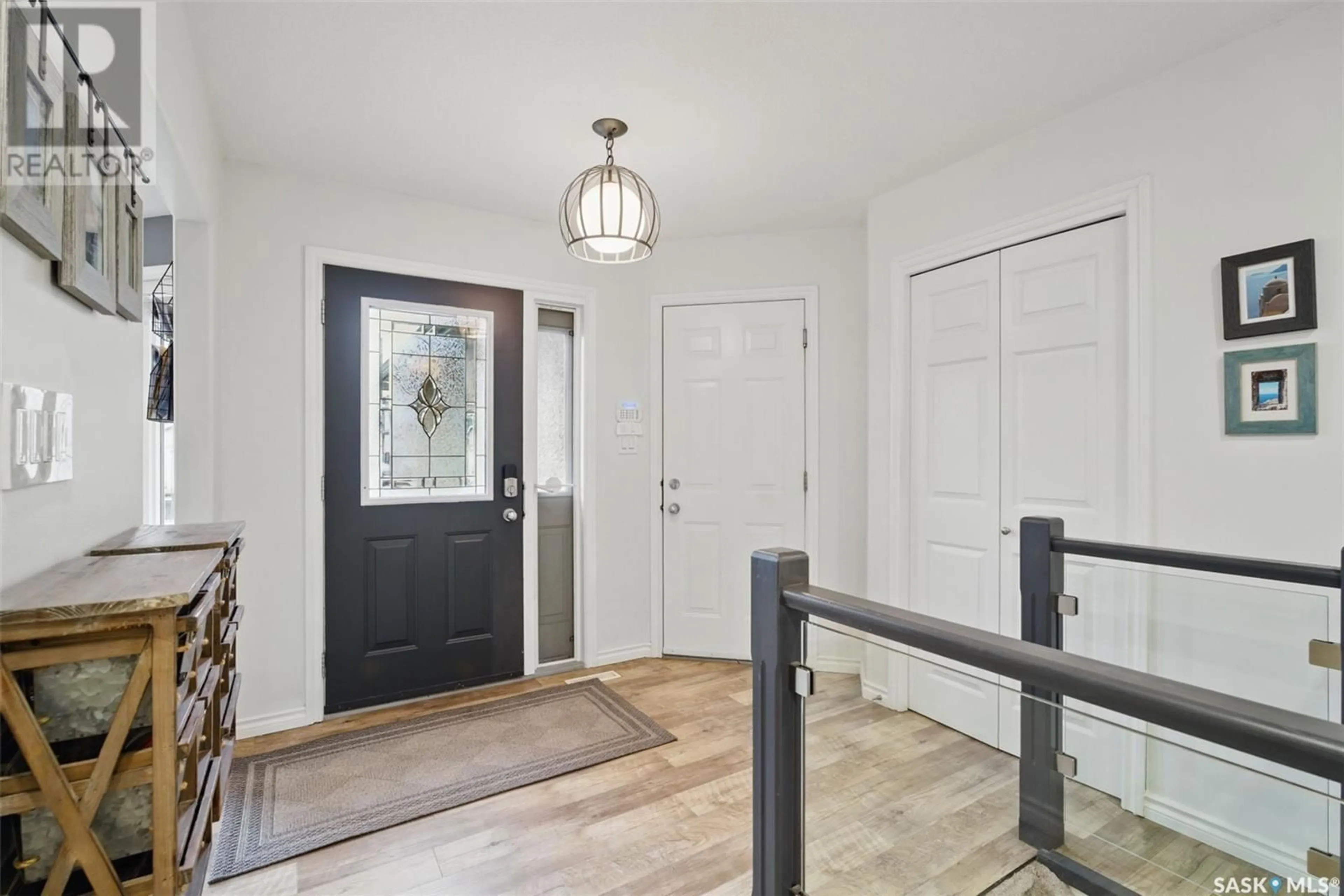 Indoor entryway for 514 BLACKBURN CRESCENT, Saskatoon Saskatchewan S7V1E8
