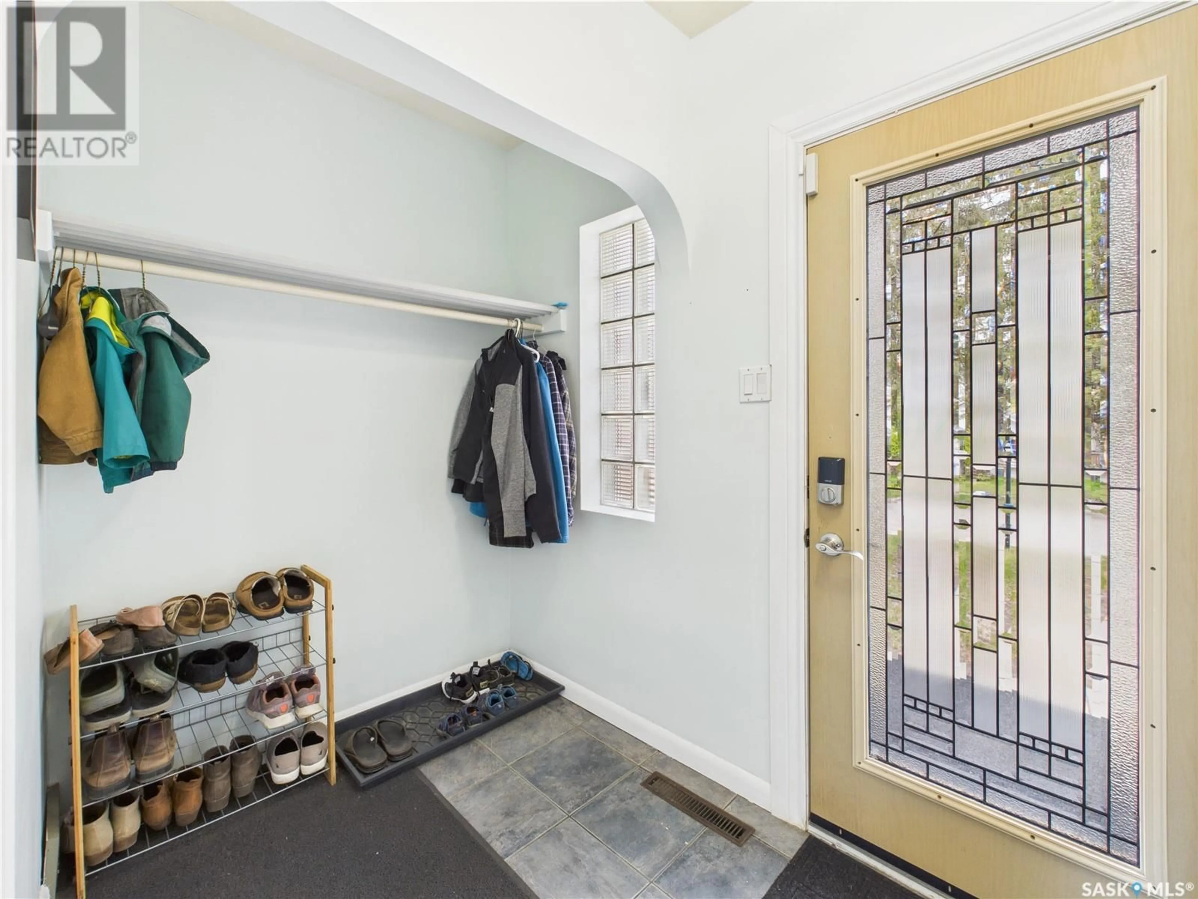 Indoor entryway for 427 21ST STREET, Prince Albert Saskatchewan S6V4J5