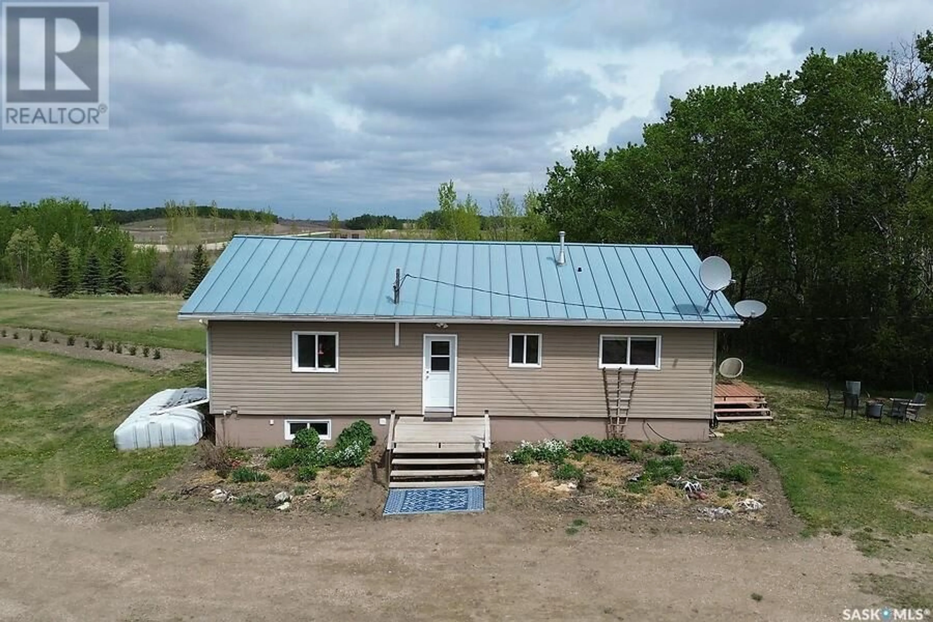 A pic from outside/outdoor area/front of a property/back of a property/a pic from drone, building for HALTER ACREAGE, Fish Creek Rm No. 402 Saskatchewan S0K0E0