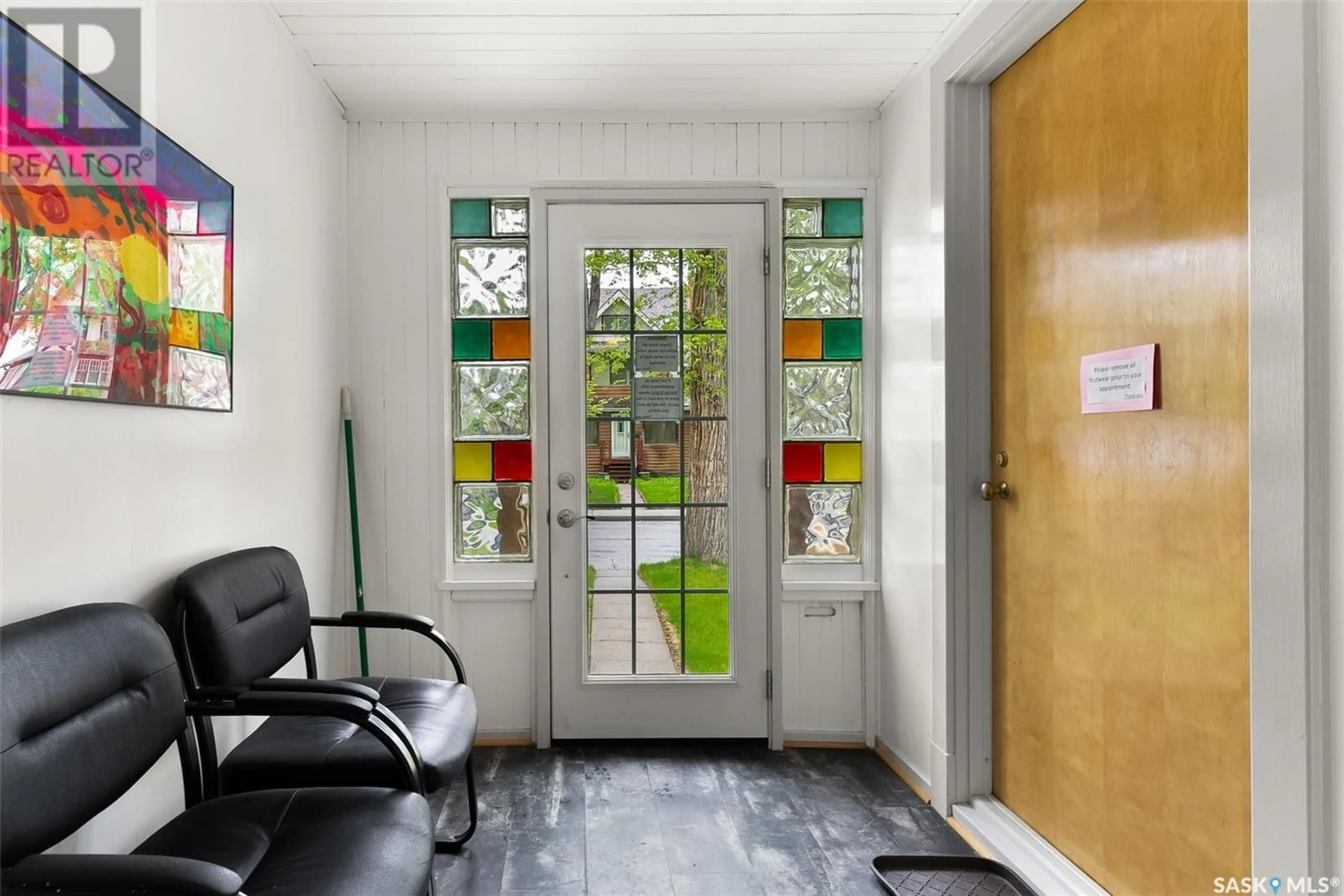 Indoor entryway for 2034 MONTAGUE STREET, Regina Saskatchewan S4T3J7