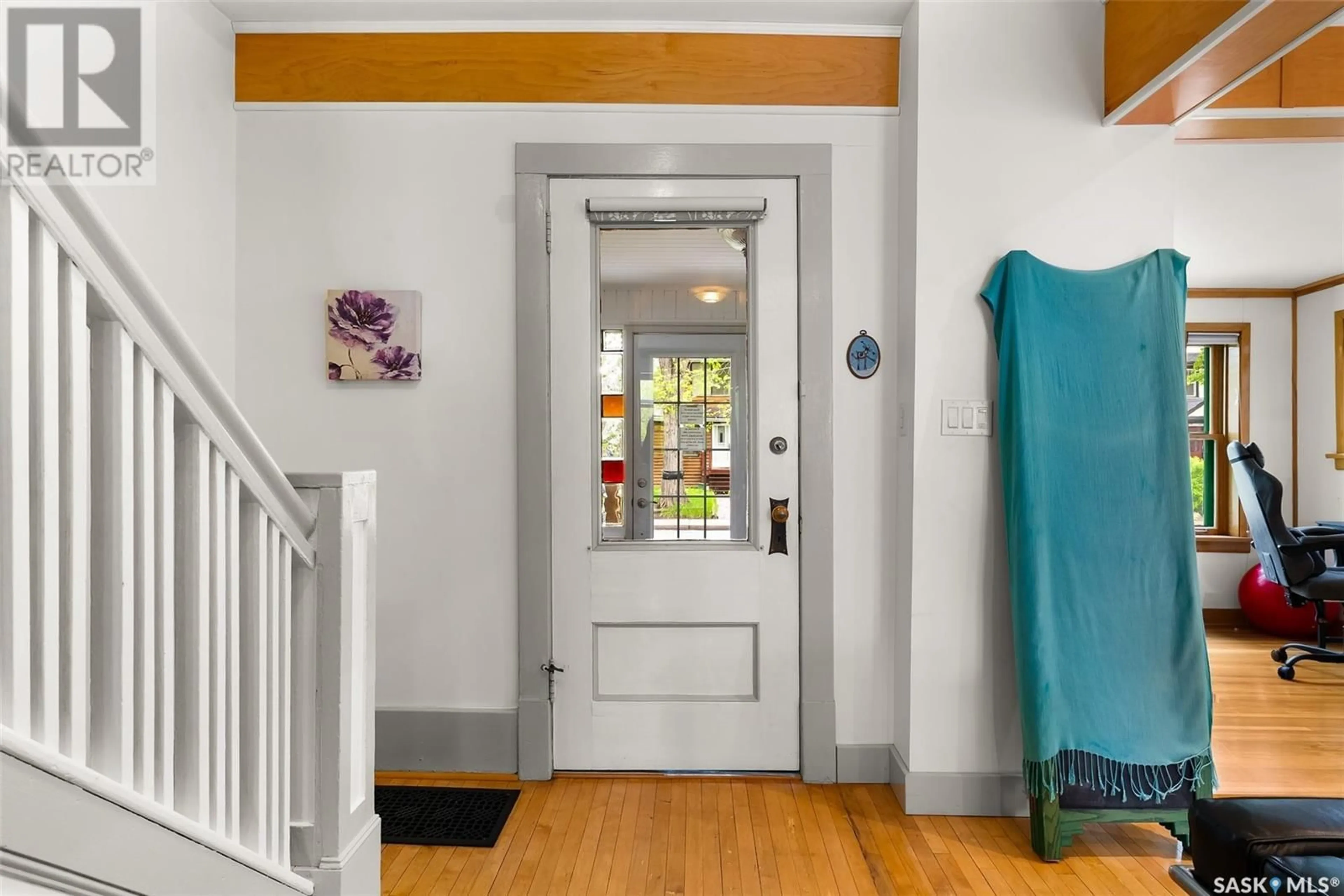 Indoor entryway for 2034 MONTAGUE STREET, Regina Saskatchewan S4T3J7