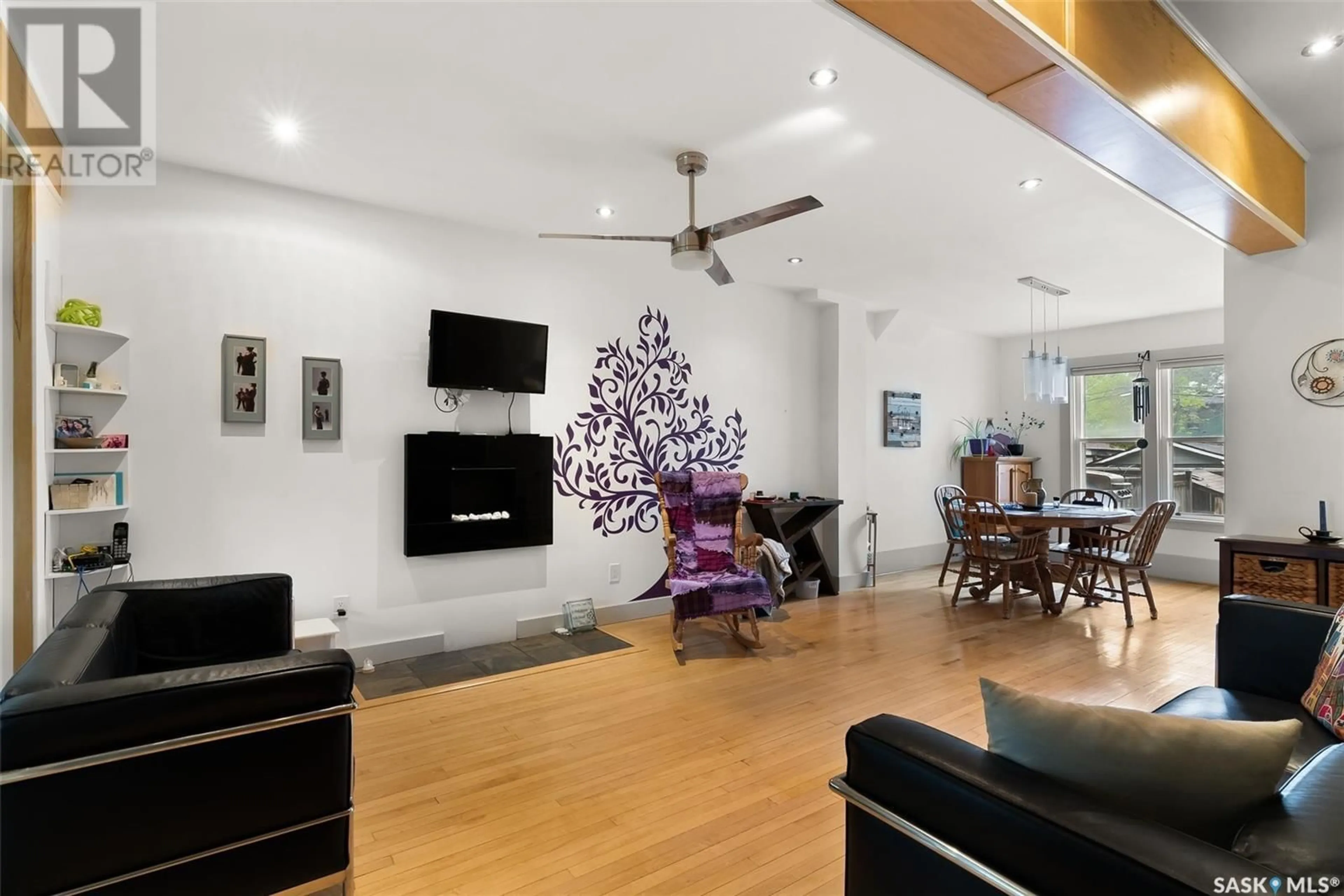 Living room with furniture, unknown for 2034 MONTAGUE STREET, Regina Saskatchewan S4T3J7