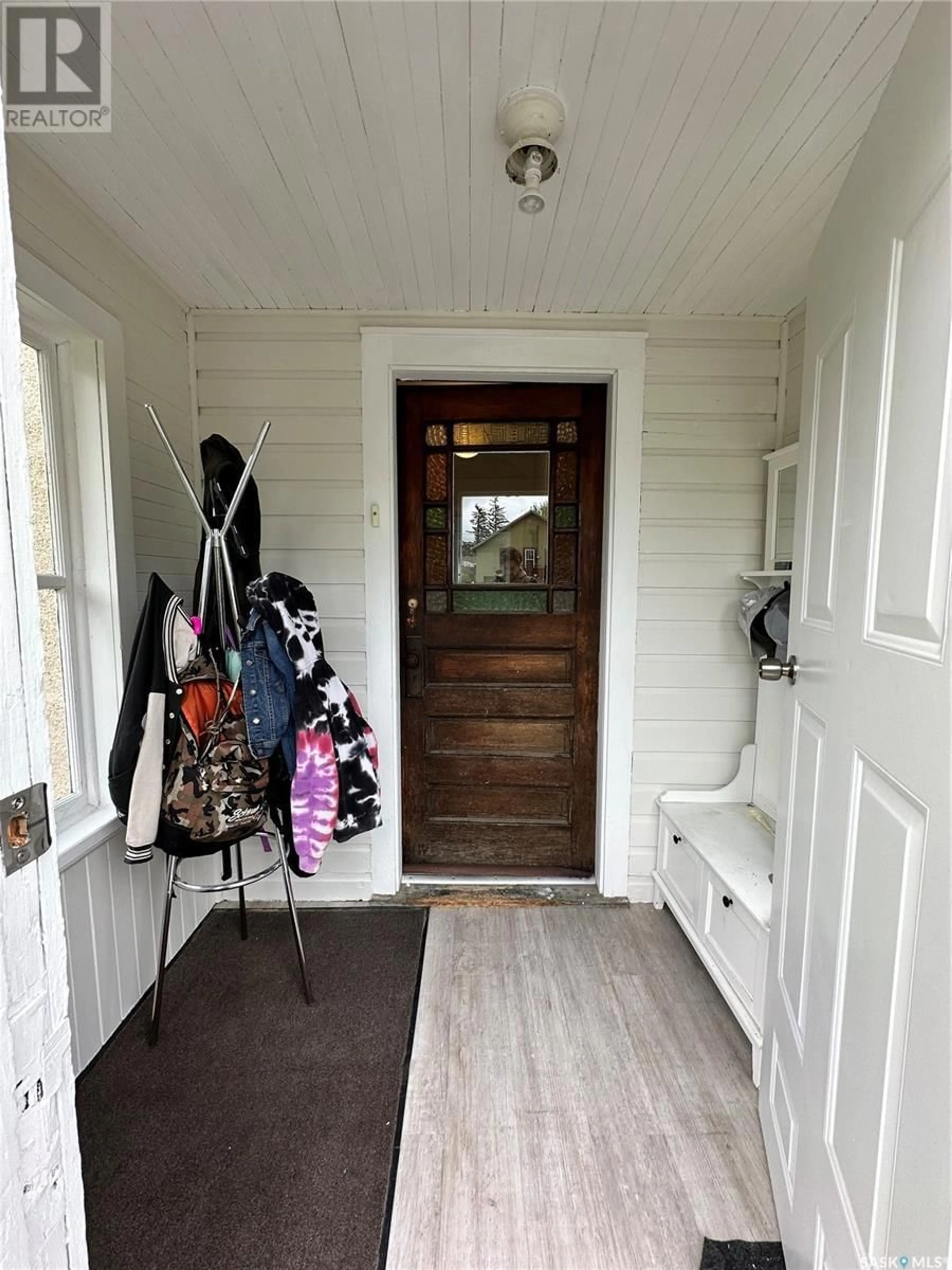 Indoor entryway for 49 9TH AVENUE, Swift Current Saskatchewan S9H2R9