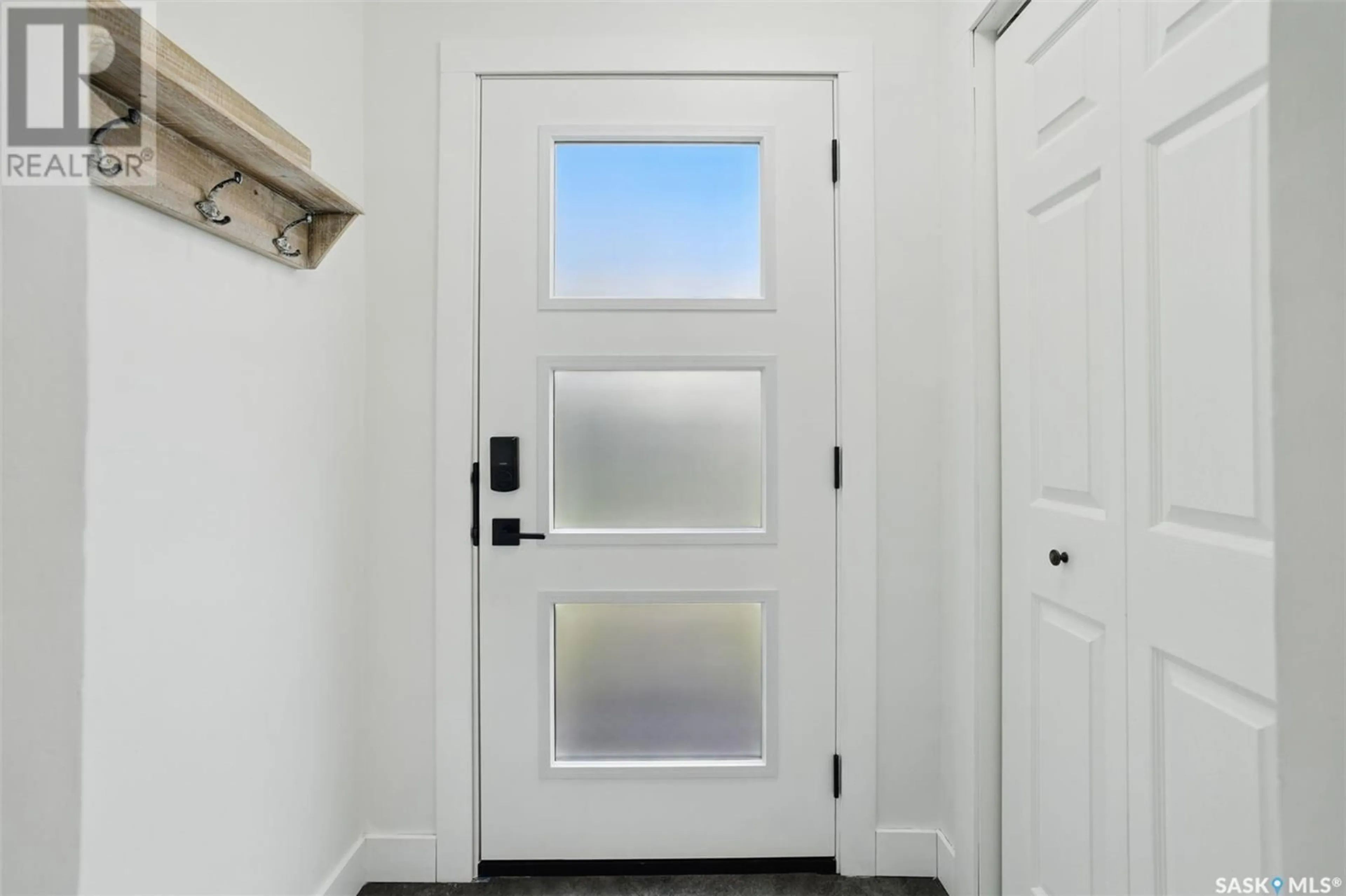 Indoor entryway for 219 ADELAIDE STREET, Saskatoon Saskatchewan S7J0H5