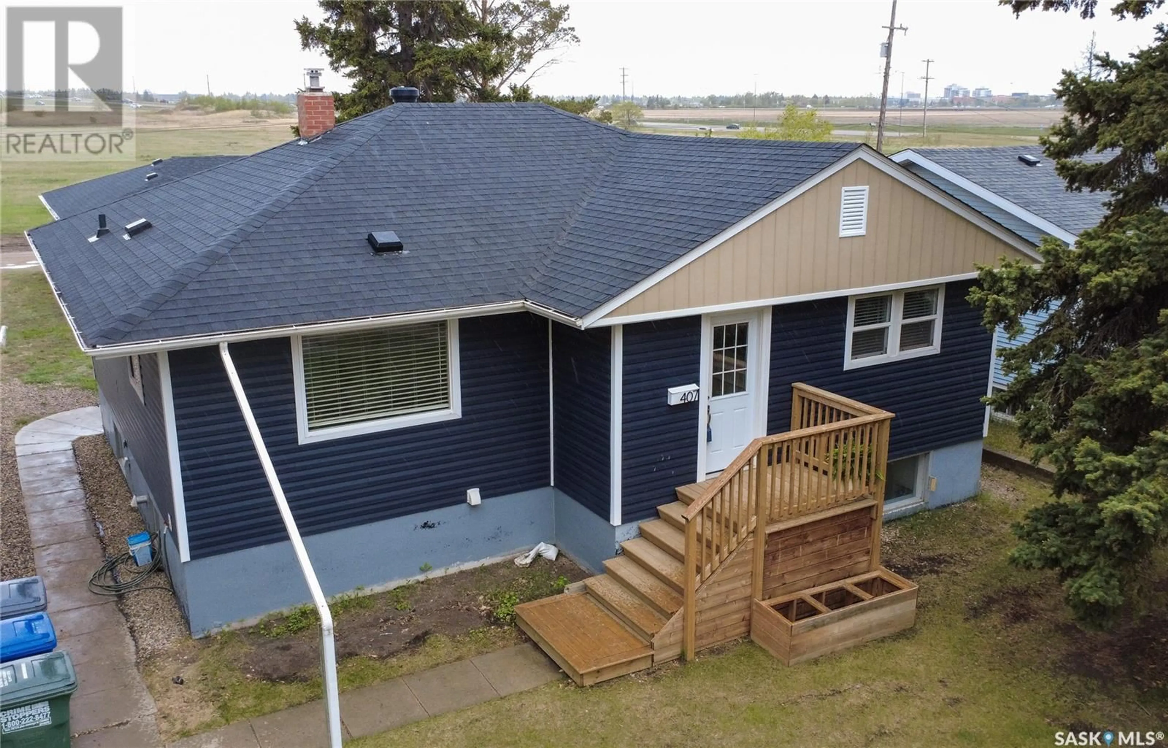 A pic from outside/outdoor area/front of a property/back of a property/a pic from drone, building for 407 108TH STREET, Saskatoon Saskatchewan S7N1R1