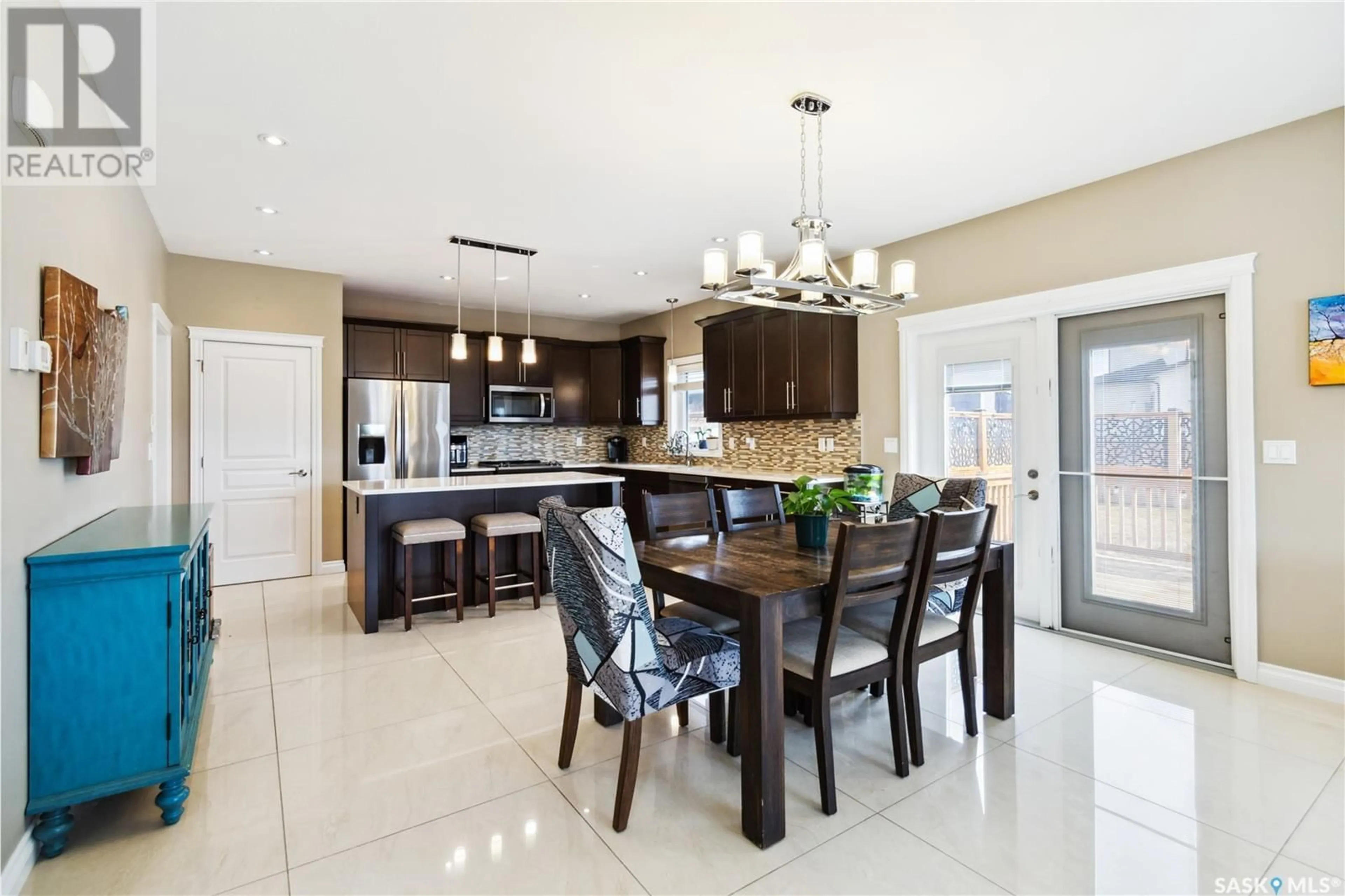 Open concept kitchen, ceramic/tile floor for 507 MANEK ROAD, Saskatoon Saskatchewan S7W0R7