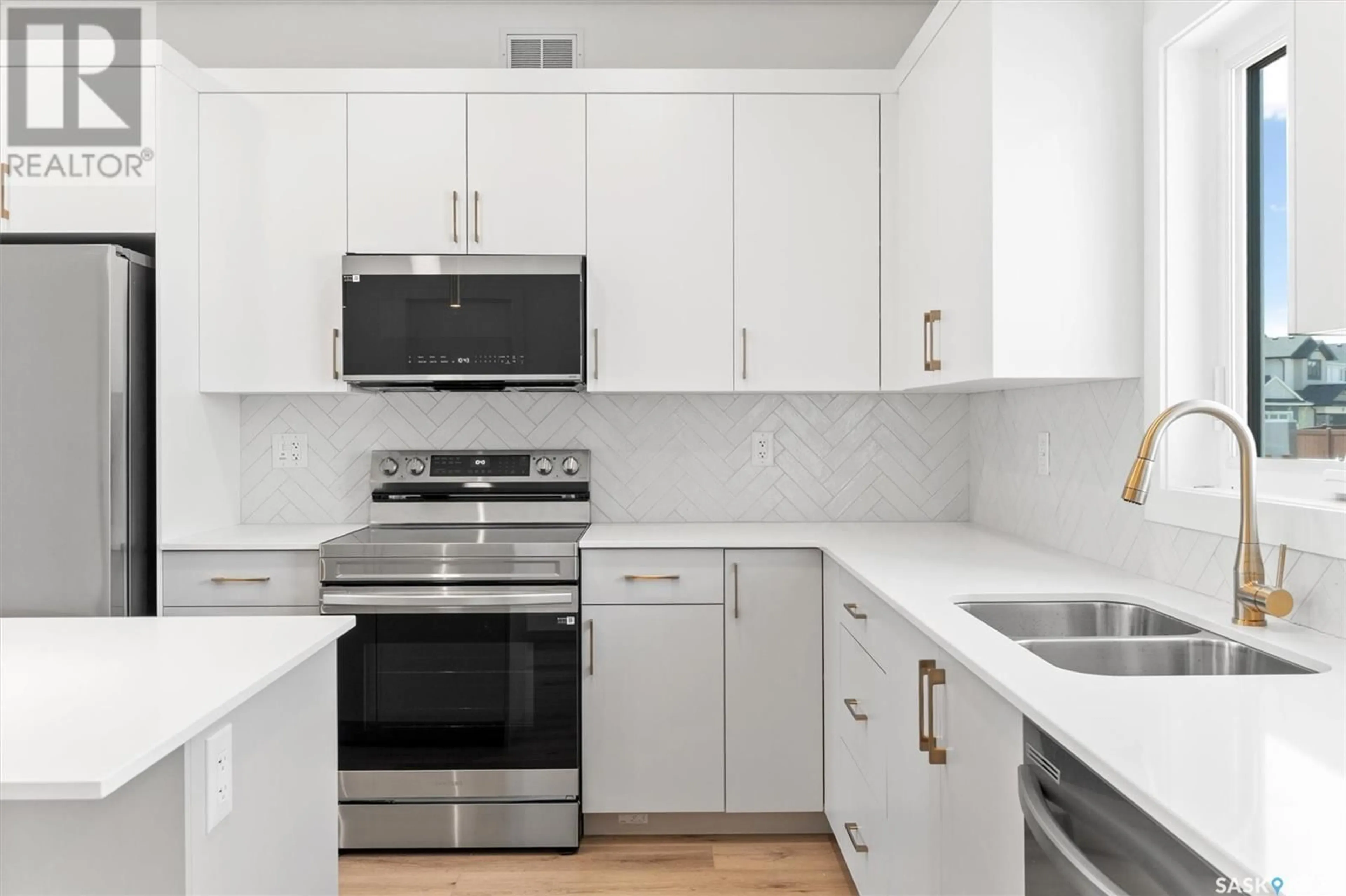 Standard kitchen, unknown for 166 TAUBE AVENUE, Saskatoon Saskatchewan S7V1L6