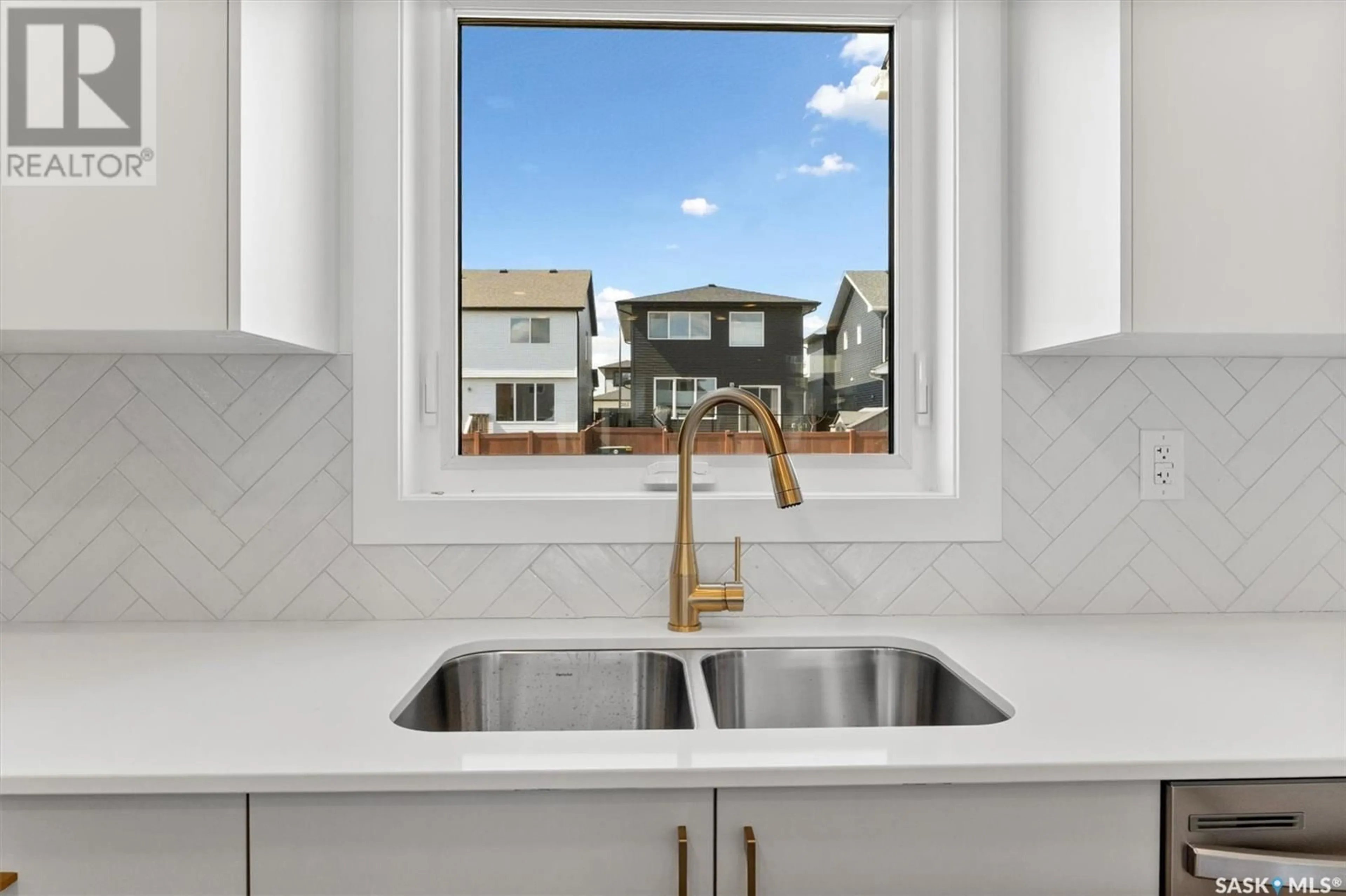Open concept kitchen, ceramic/tile floor for 166 TAUBE AVENUE, Saskatoon Saskatchewan S7V1L6