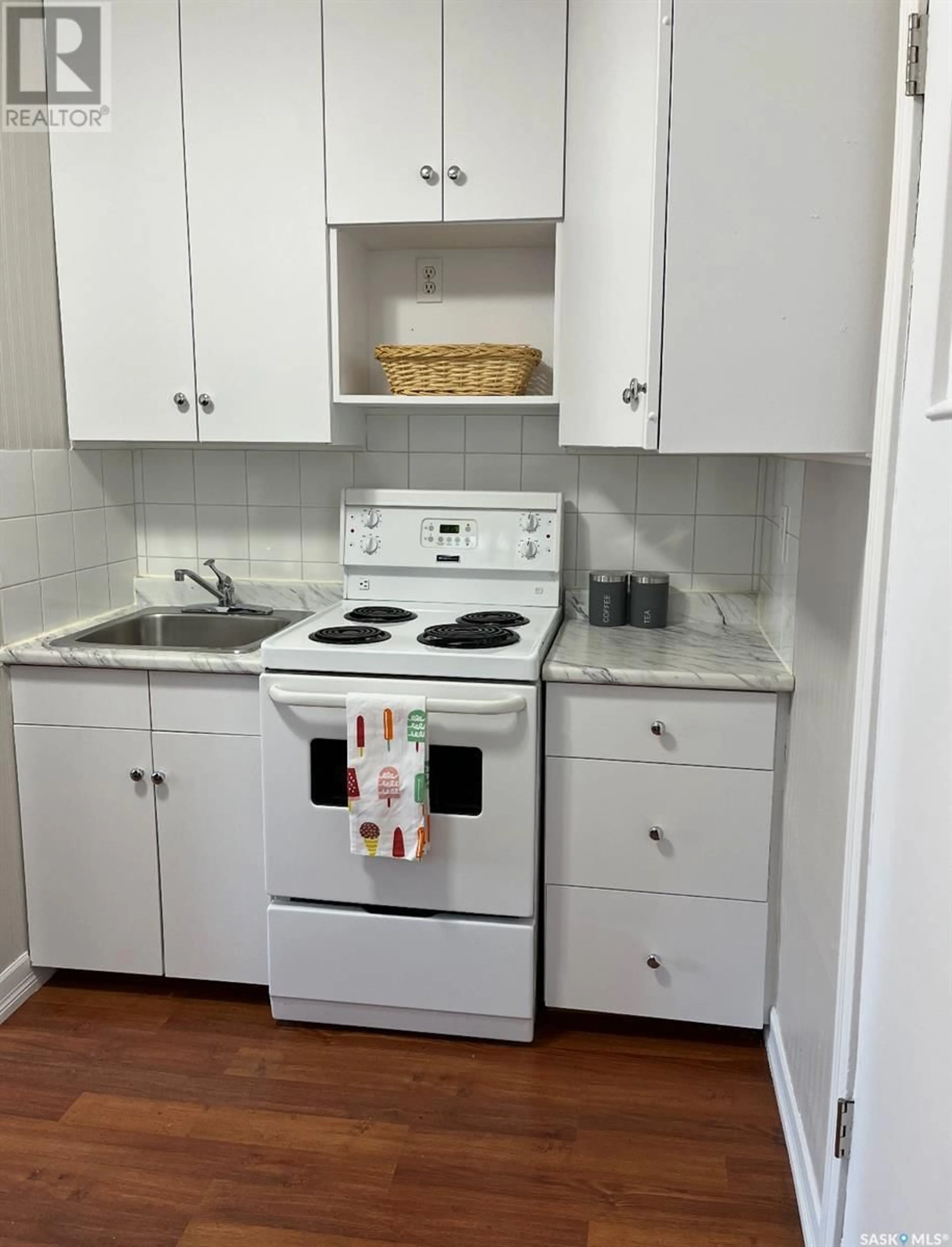 Standard kitchen, unknown for 2033 FRANCIS STREET, Regina Saskatchewan S4N2P2