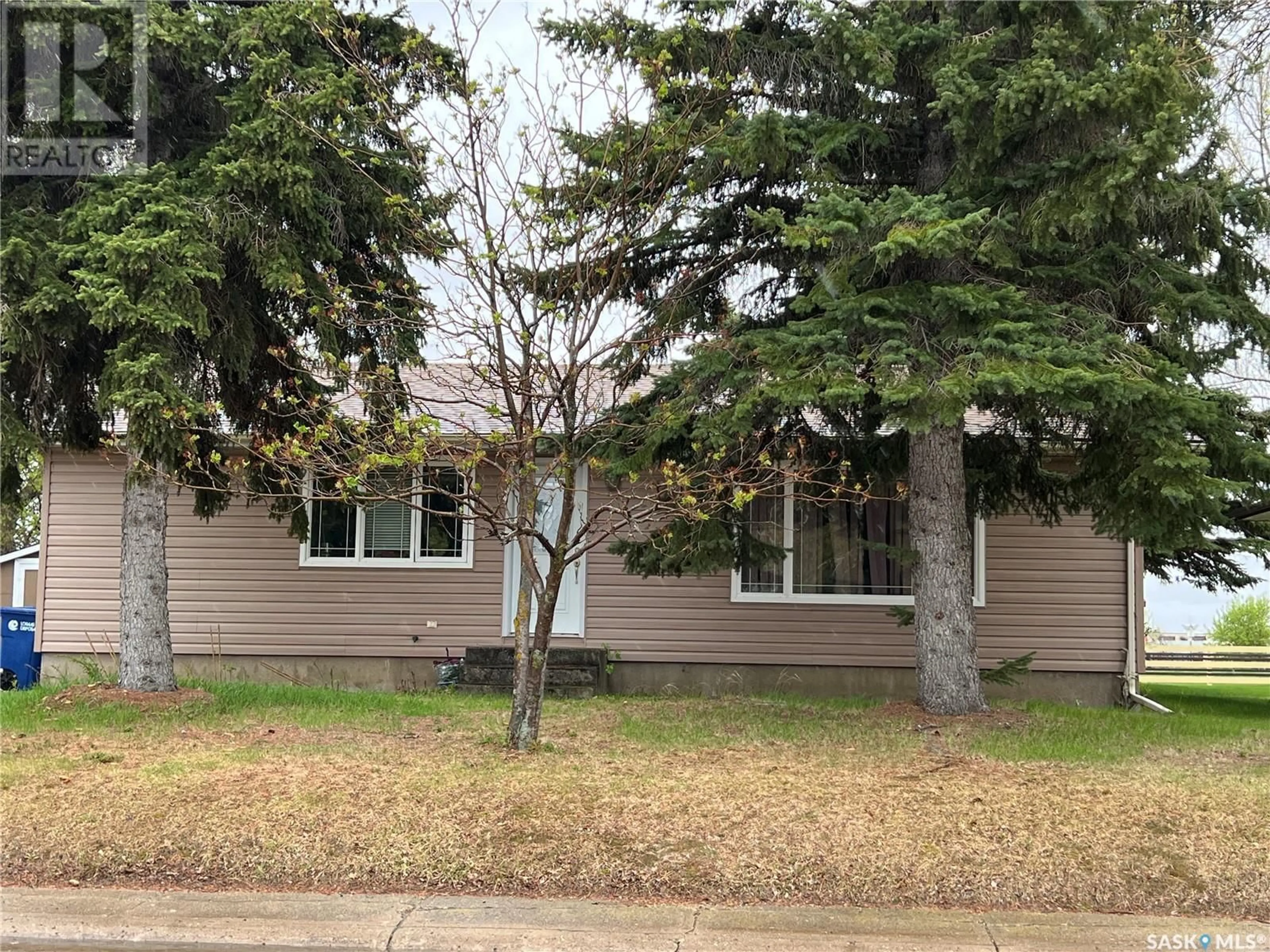 Home with vinyl exterior material, street for 1213 FRANKLIN AVENUE, Esterhazy Saskatchewan S0A0X0