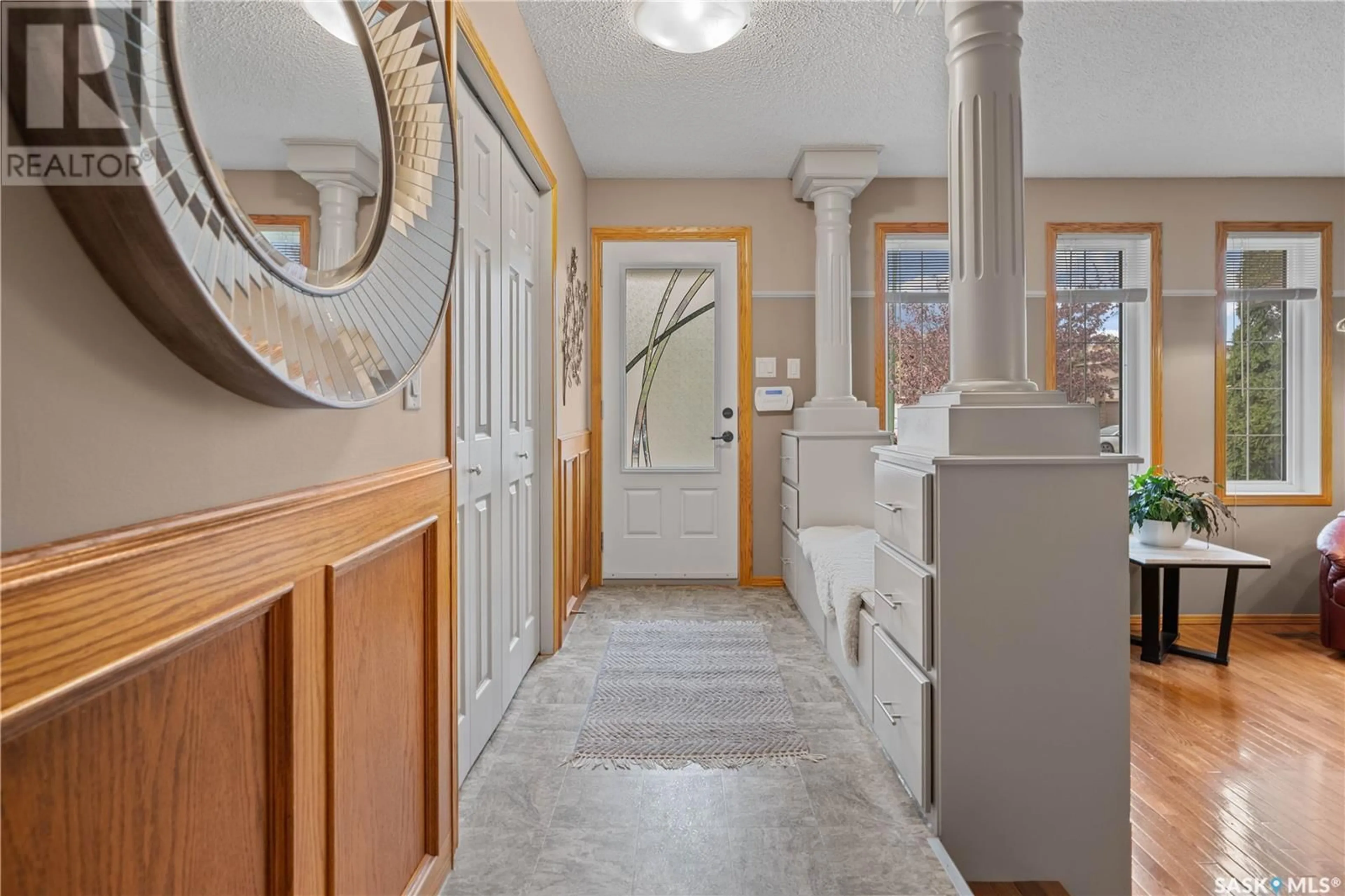 Indoor entryway for 3311 PARKLAND DRIVE, Regina Saskatchewan S4V1V8